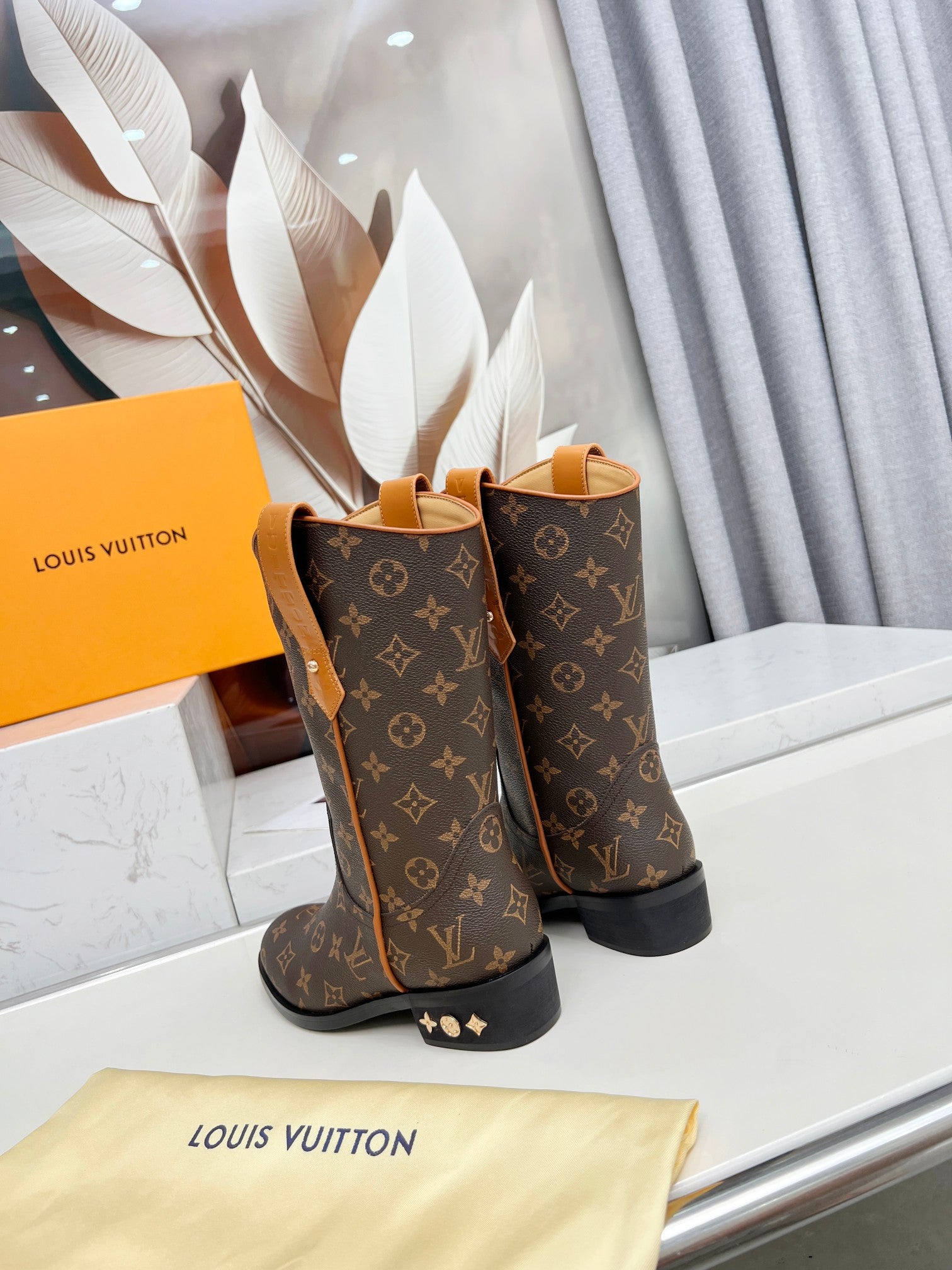 VV boots 1825112608