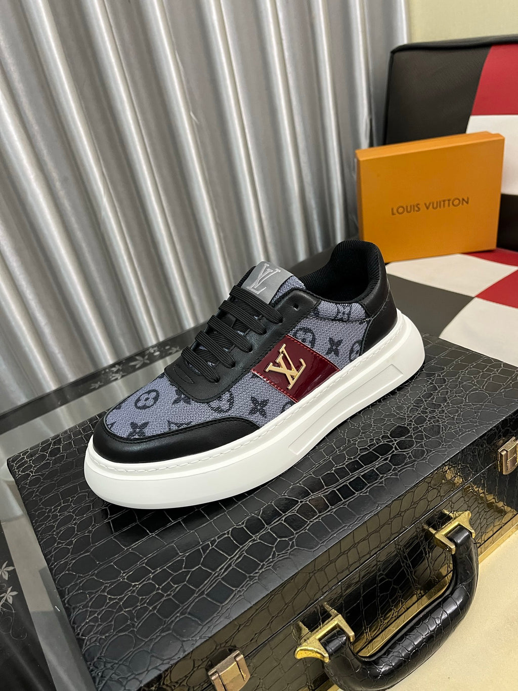 VV Latest casual and stylish men's shoes 26032417