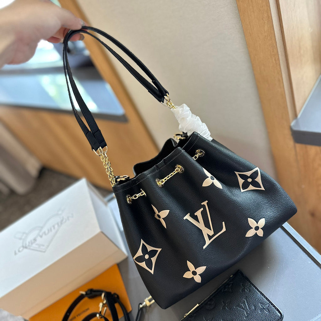Versatile Classic Large Capacity Shopping Bag 1024062614