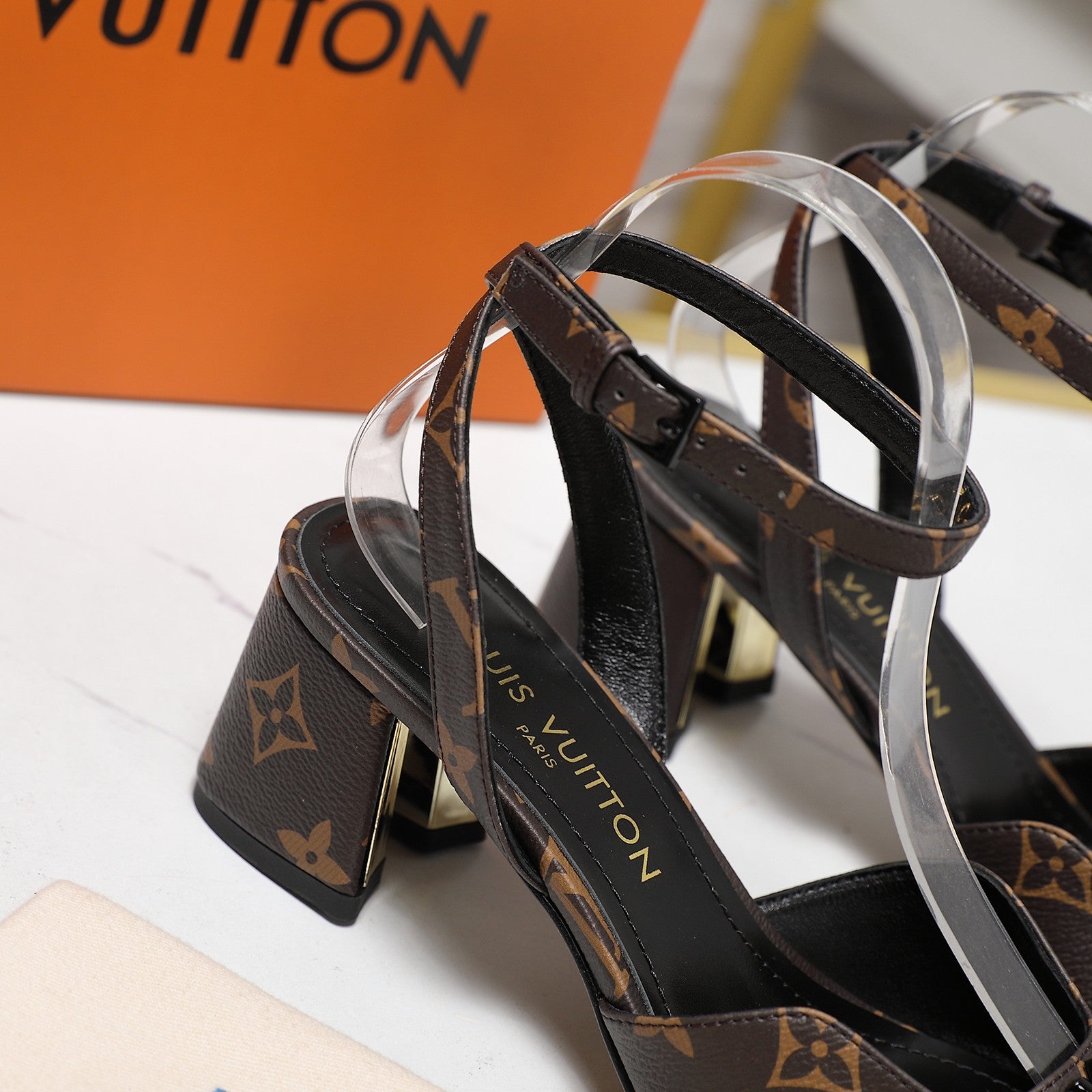 L sandals 1825043001