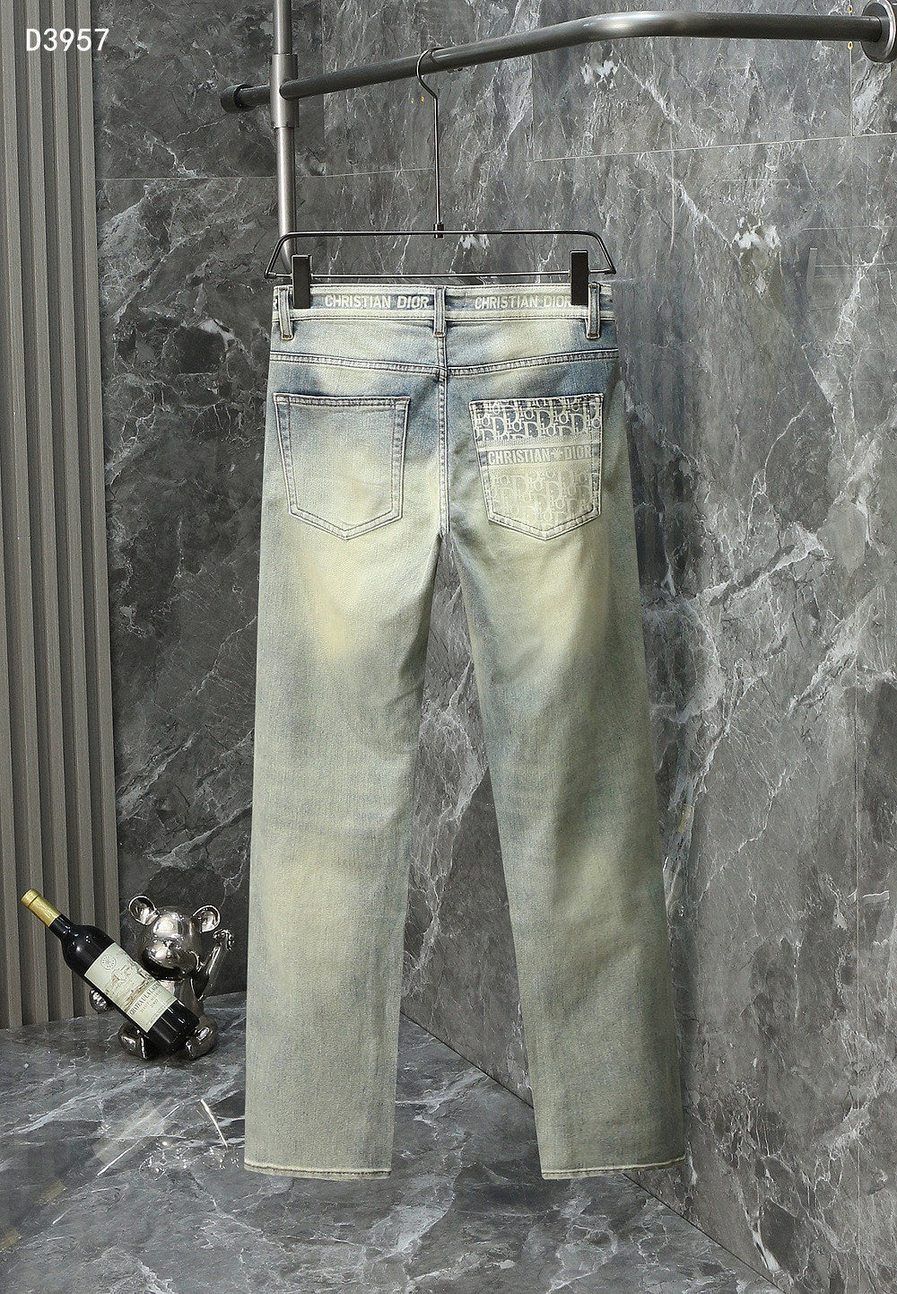 DR New slim straight-leg jeans  26061602