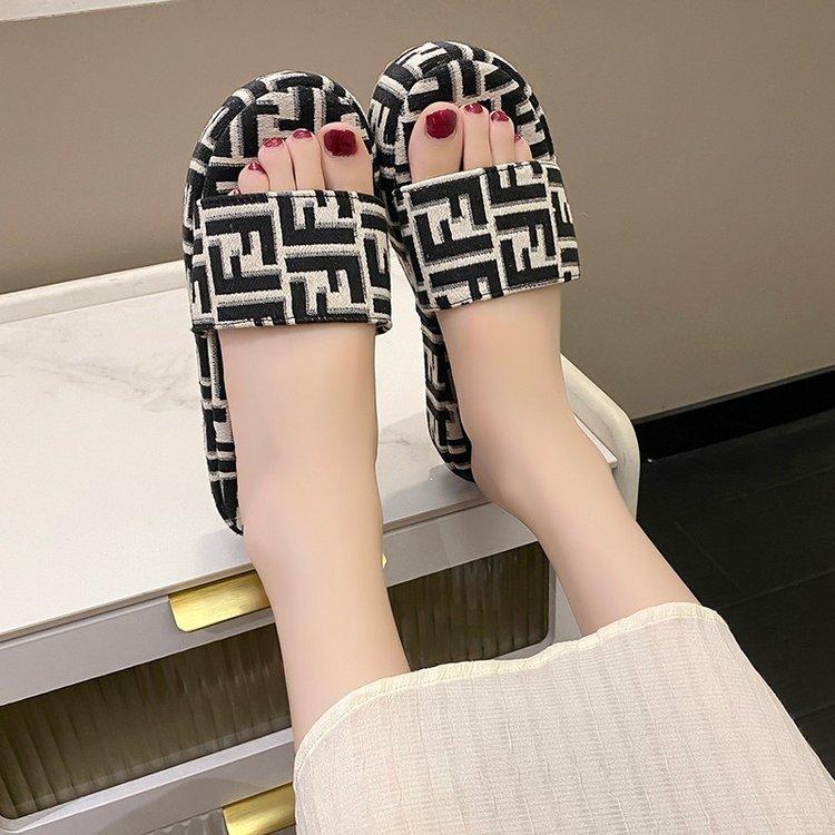 New Style Cloth Fashionable Thick Slippers 1024061703