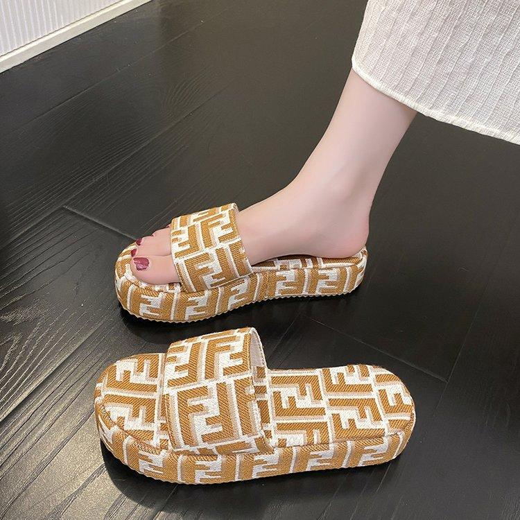 New Style Cloth Fashionable Thick Slippers 1024061703