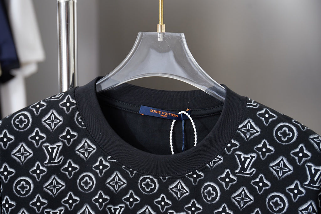 VV Embossed jacquard knit crew neck short sleeve 26032605