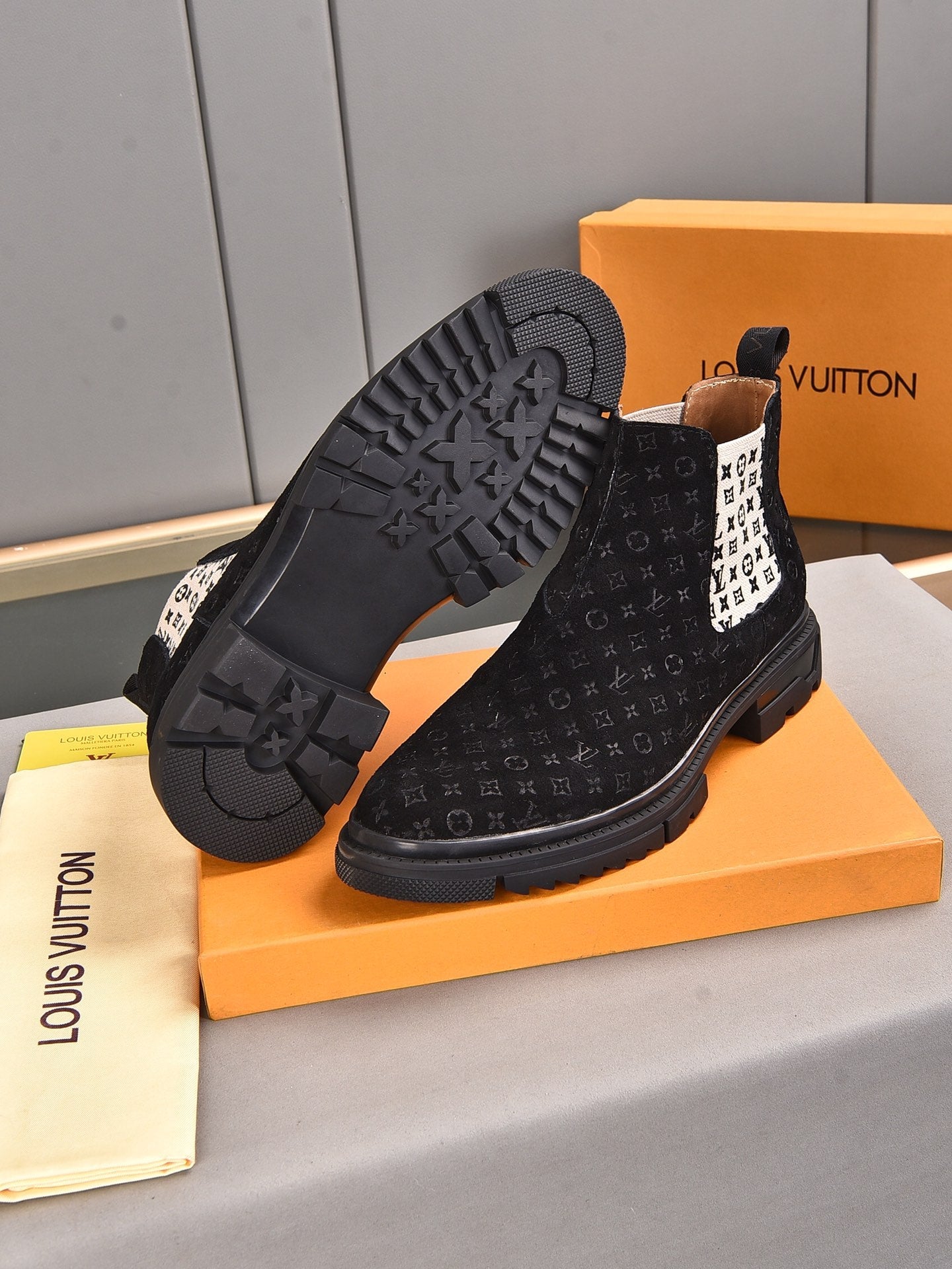 Fashion Casual New Style Men's Comfortable Sneakers Shoes V11