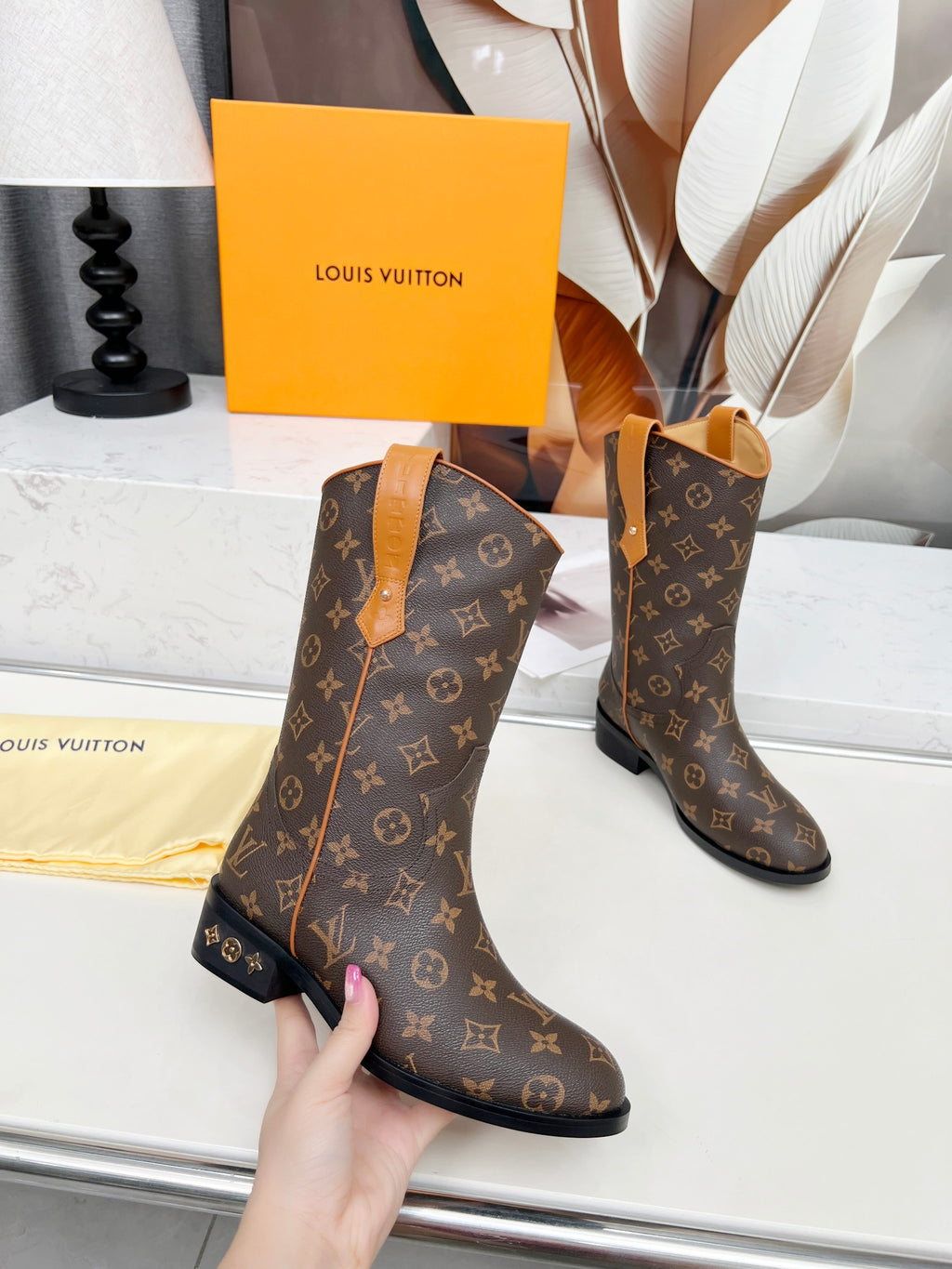 VV boots 1825112608