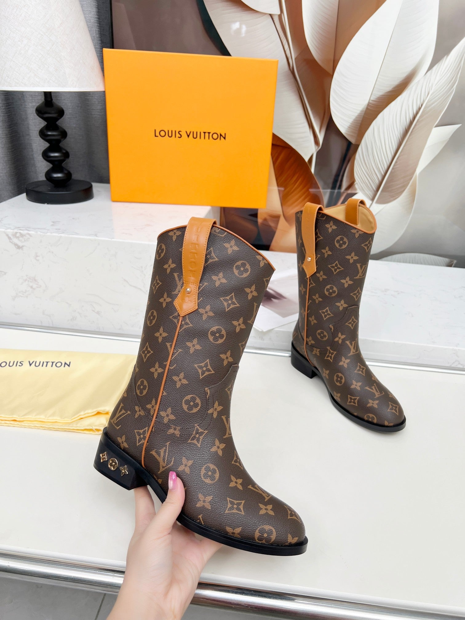 VV boots 1825112608