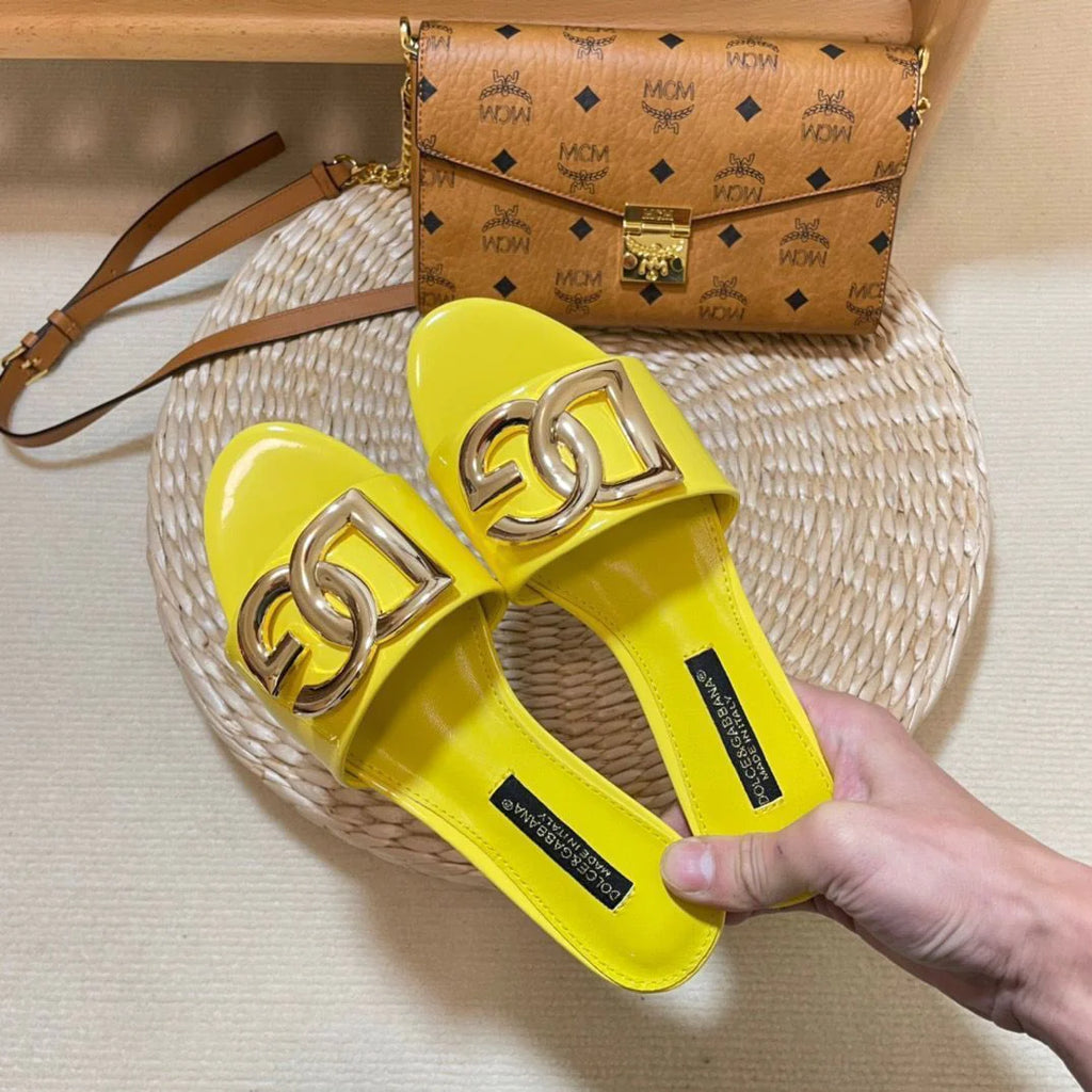 New D Letter Open Toe Flat Slippers 1024040205