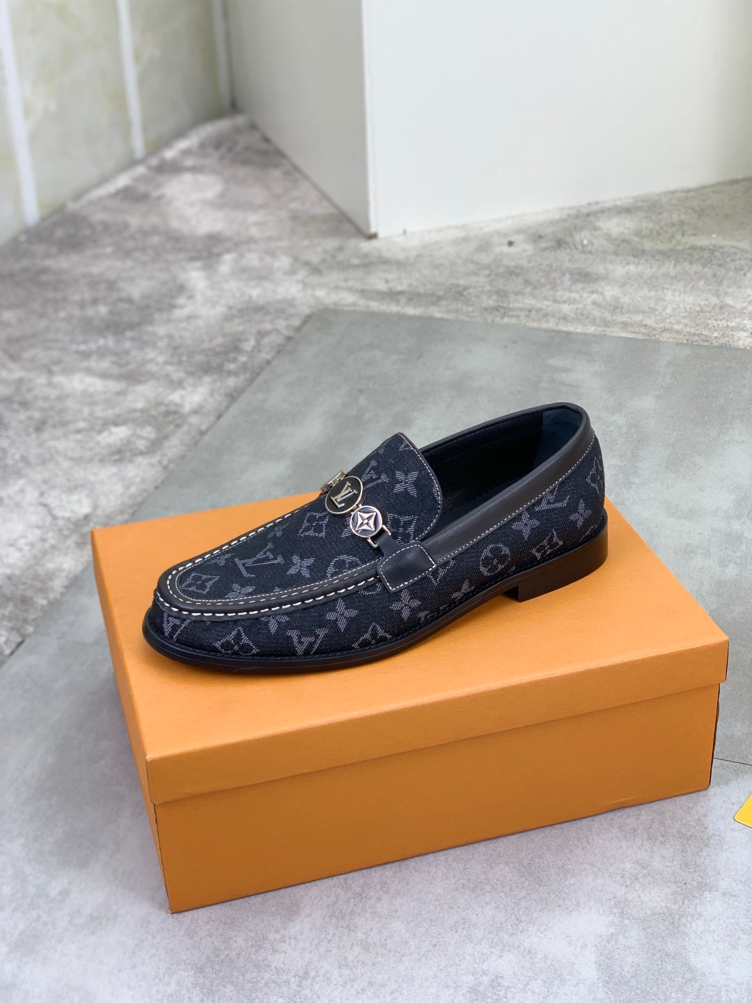 VV  Top-quality classic leather shoes 26031001
