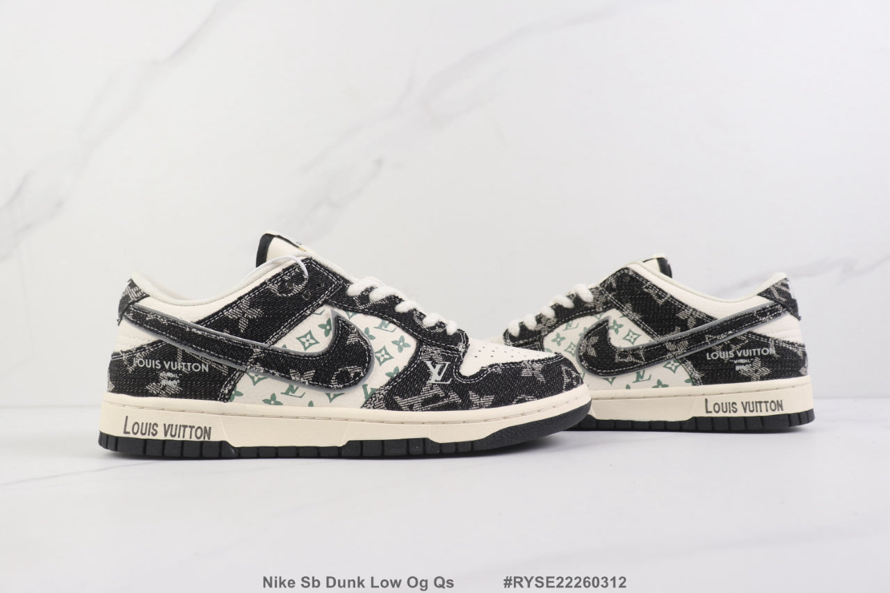 VV Air Force 1 Low-Top Collaboration Sneakers 26031308