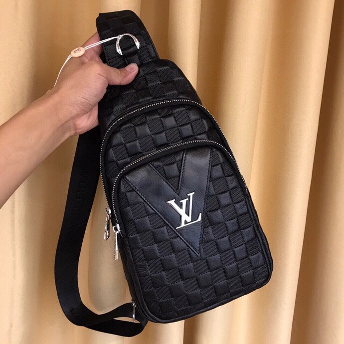 VV Original imported top-grain cowhide chest bag 26032405