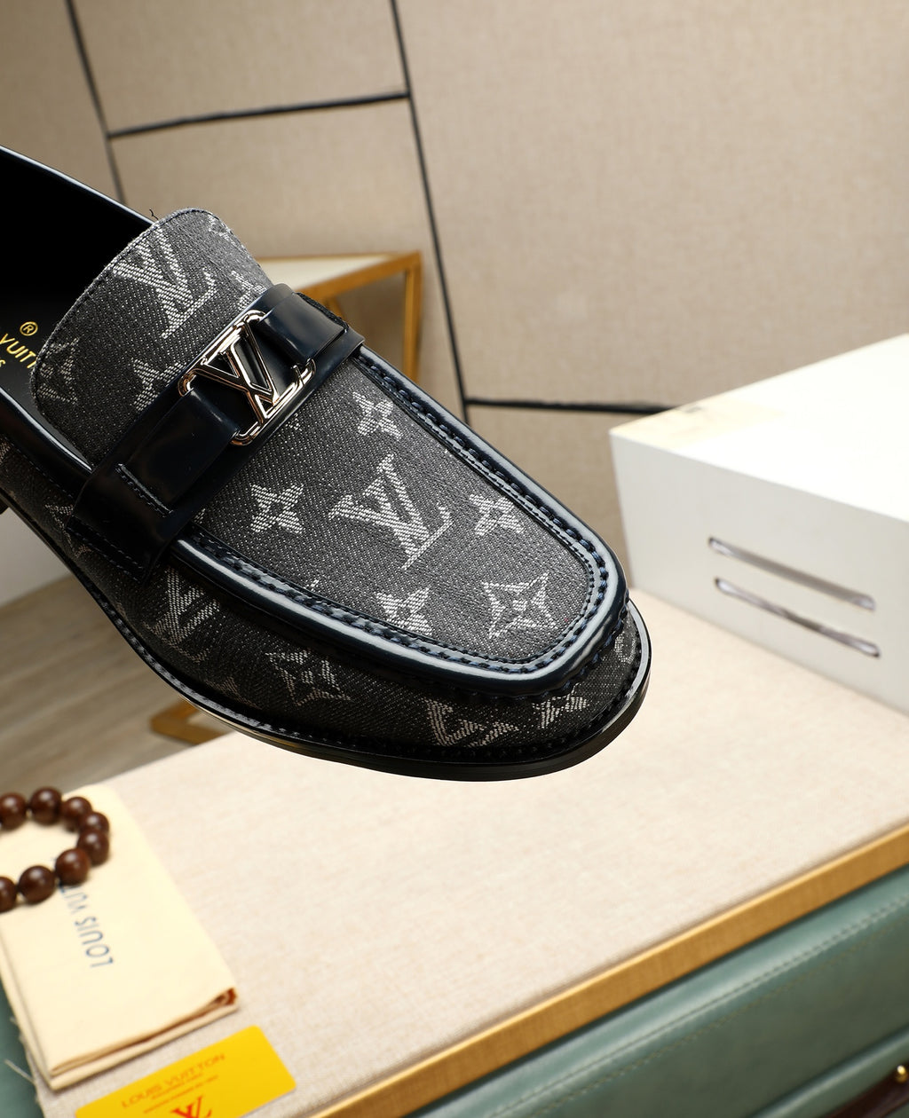 VV New top-quality loafers 26070605