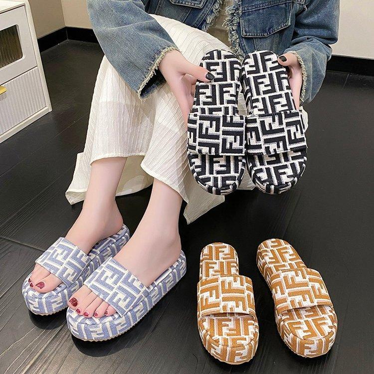New Style Cloth Fashionable Thick Slippers 1024061703