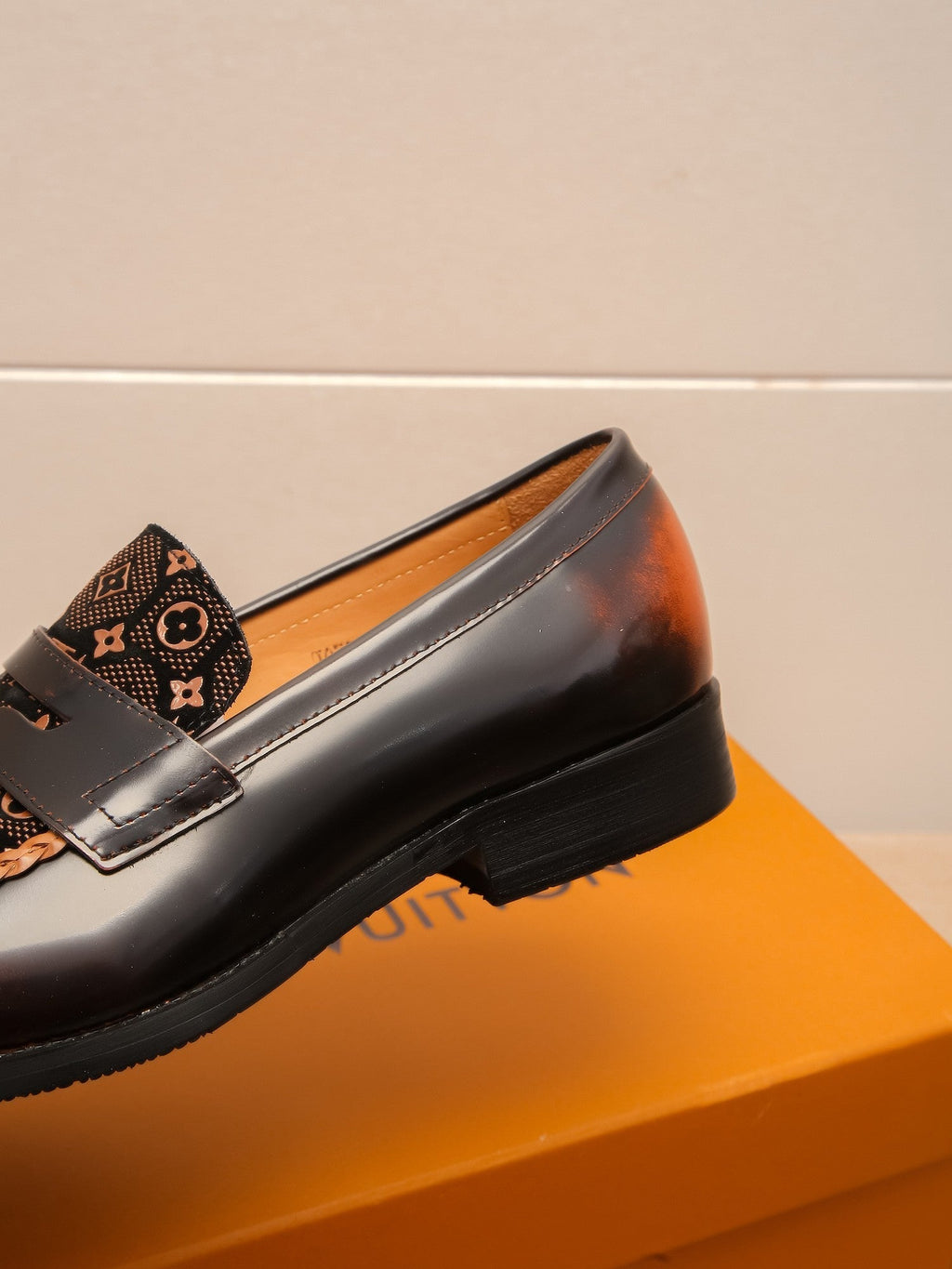 Dark brown V logo men's formal loafers