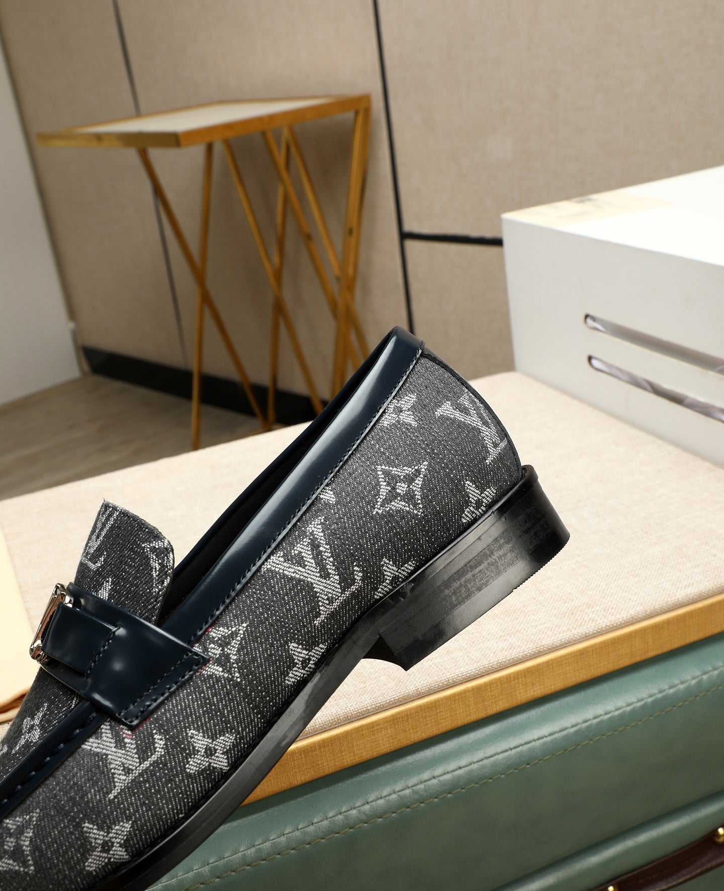 VV New top-quality loafers 26070605