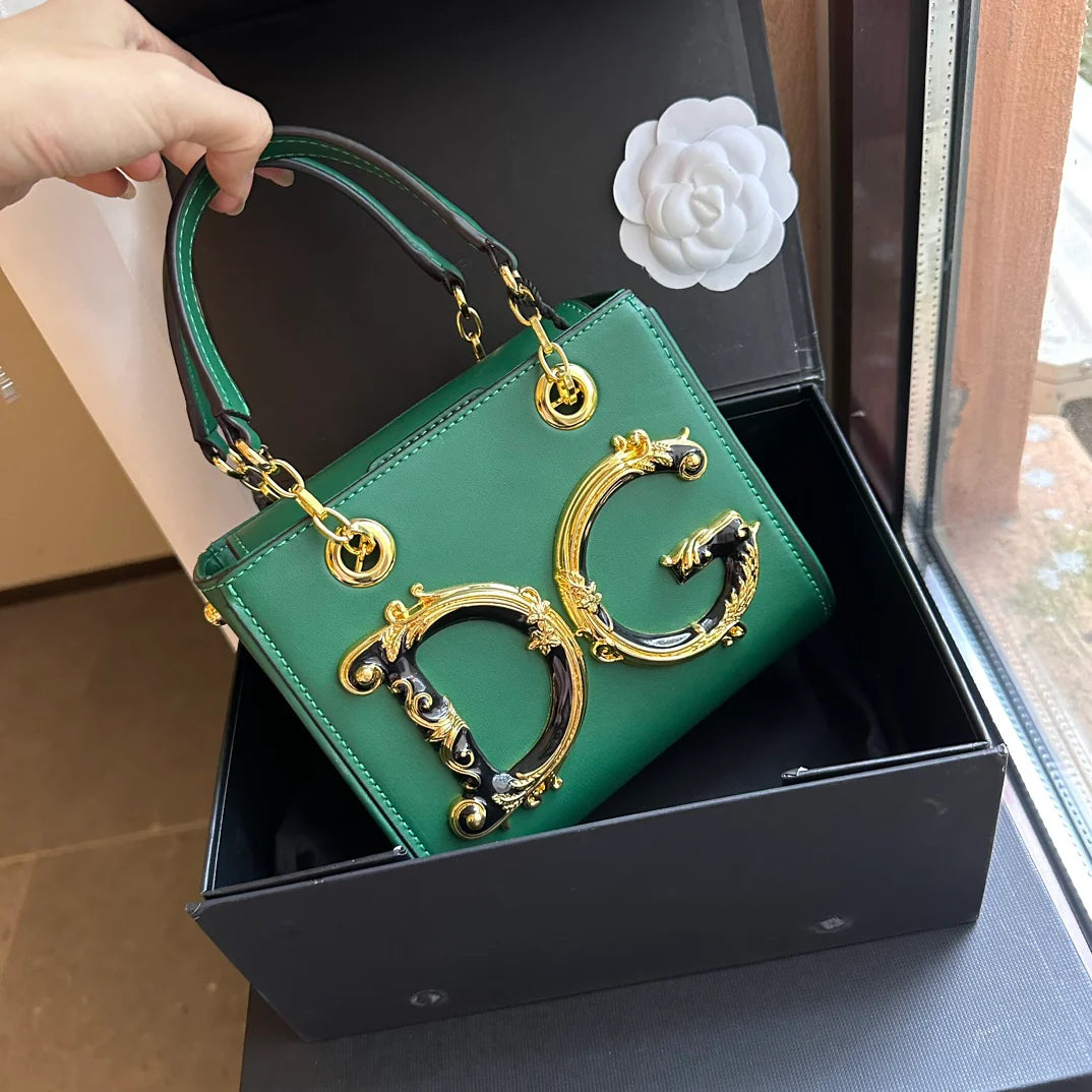 New Fashion Classic Versatile Handbag 1024070303