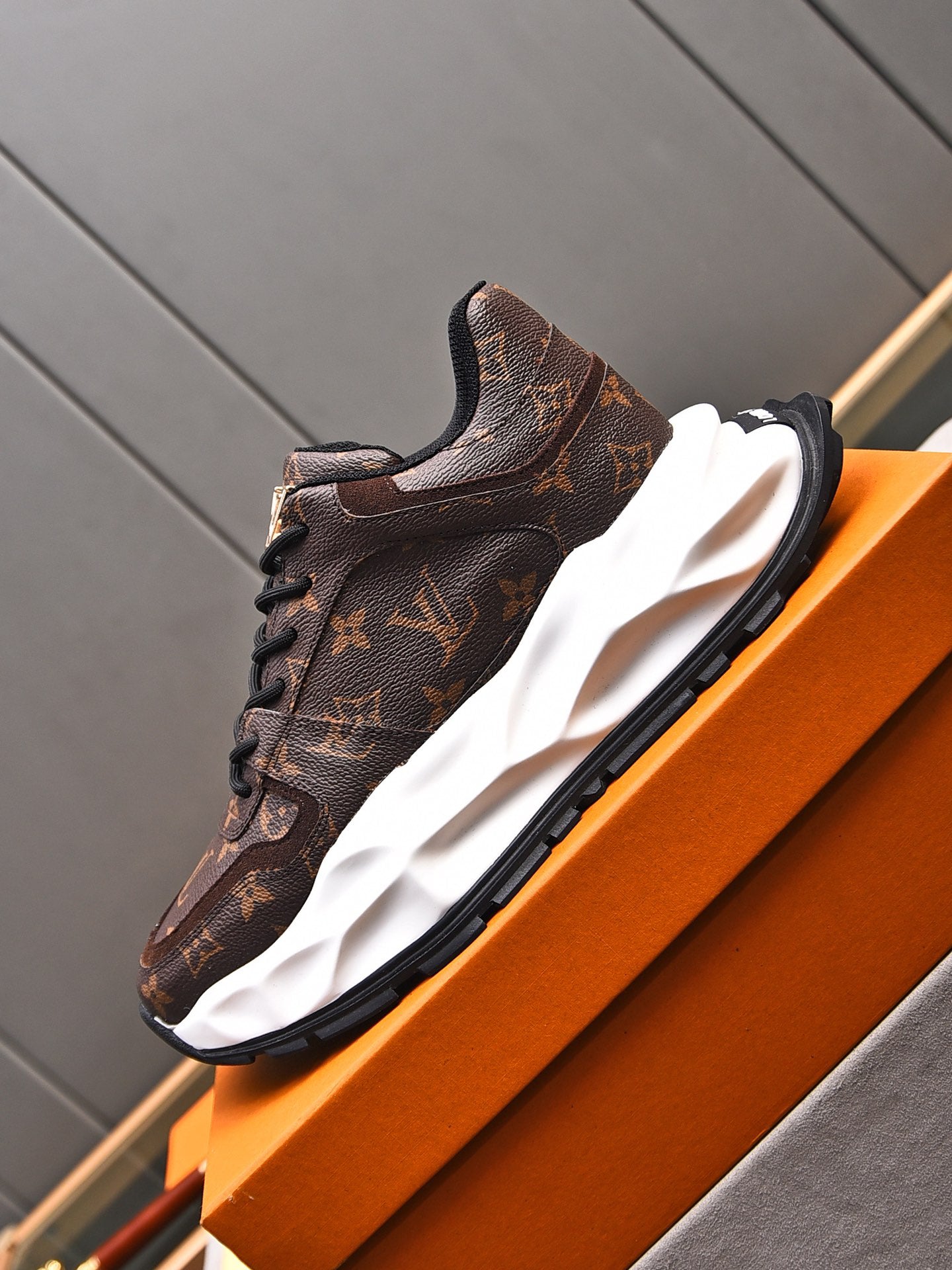 VV Milan Fashion Casual Shoes Runway Style 26010803