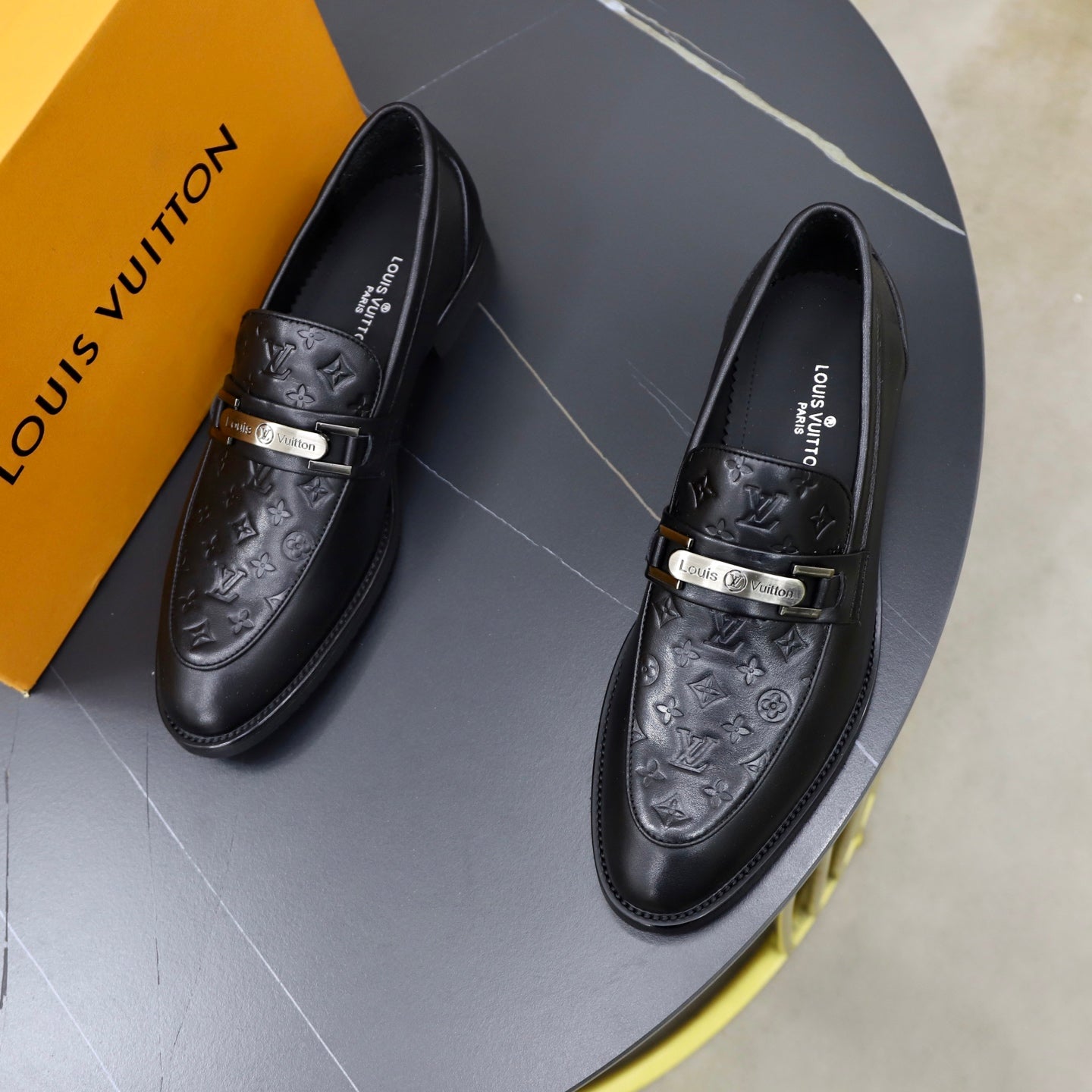 VV New leather shoes, top quality  26070313