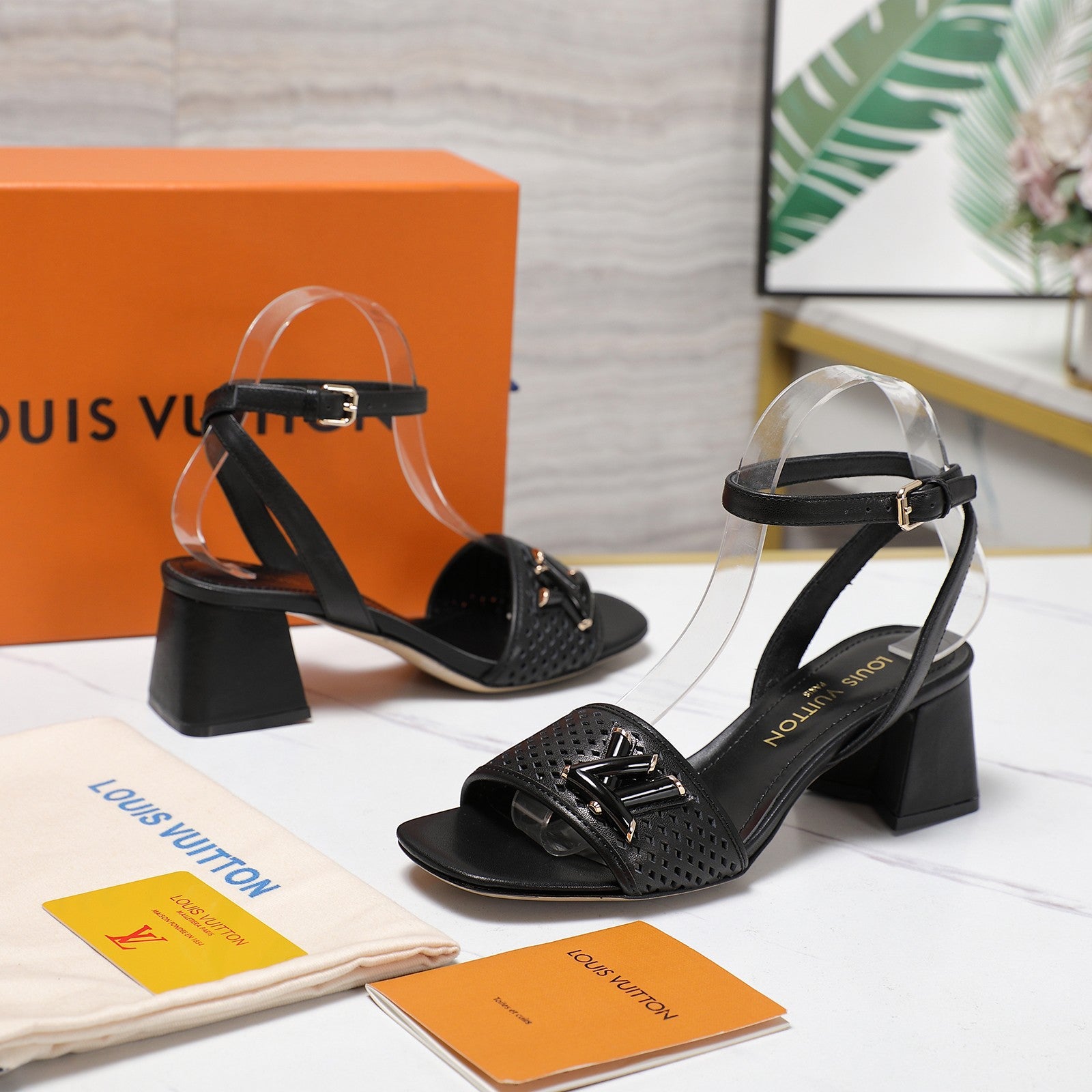 L sandals 1825043002