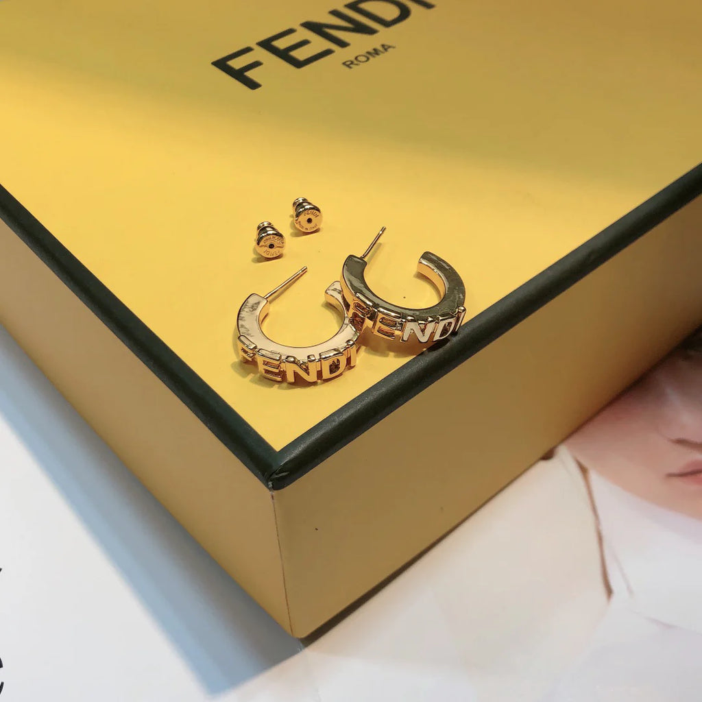 Classic and versatile stud earrings 1025110321