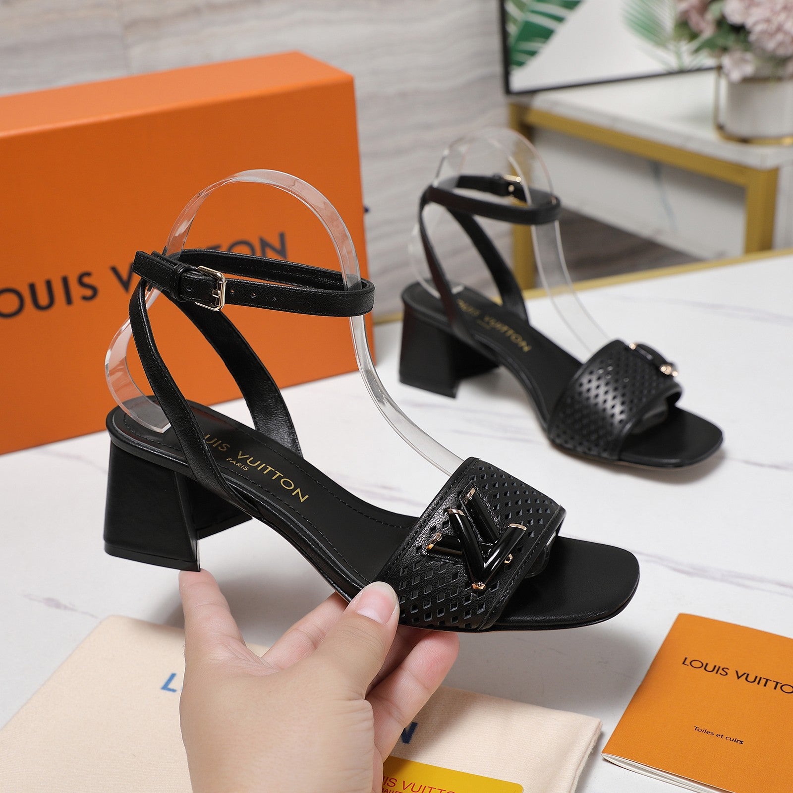 L sandals 1825043002