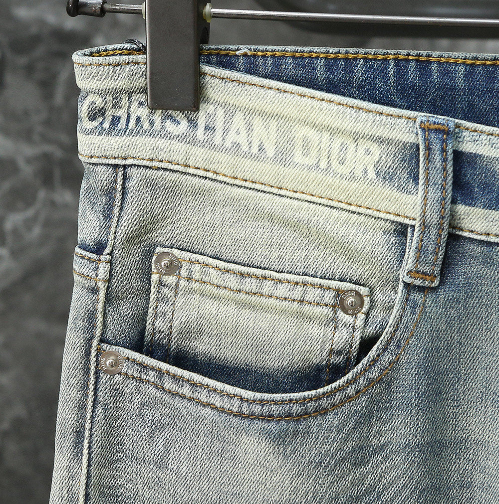 DR New slim straight-leg jeans  26061602