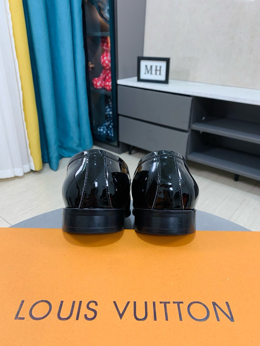VV  Latest trending casual business leather shoes 26031002