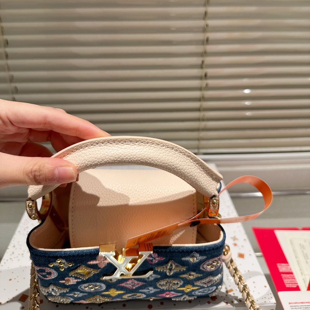 VV Capucines Handbag 1825120202