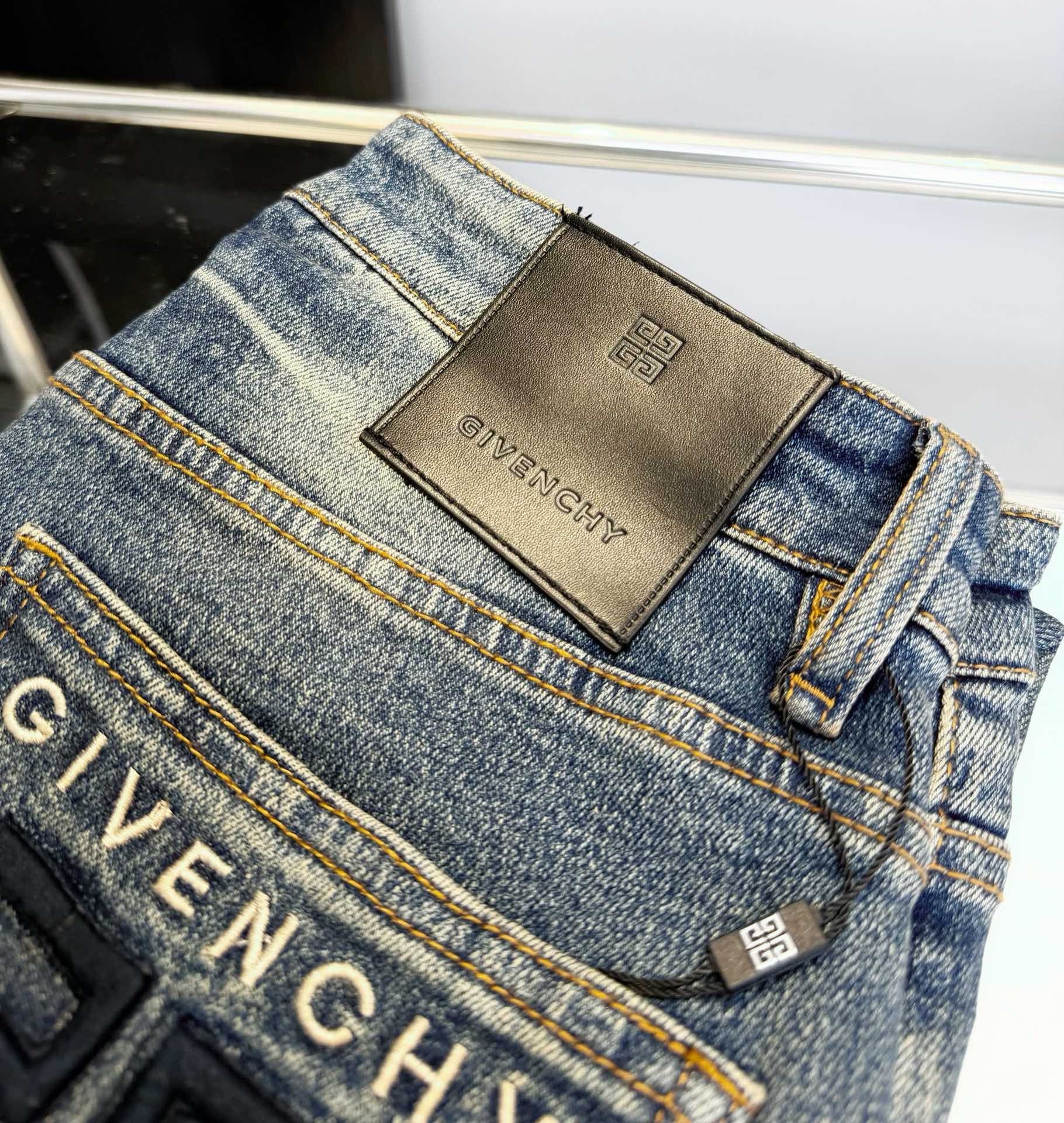 GIV Washed stretch jeans 1824103010