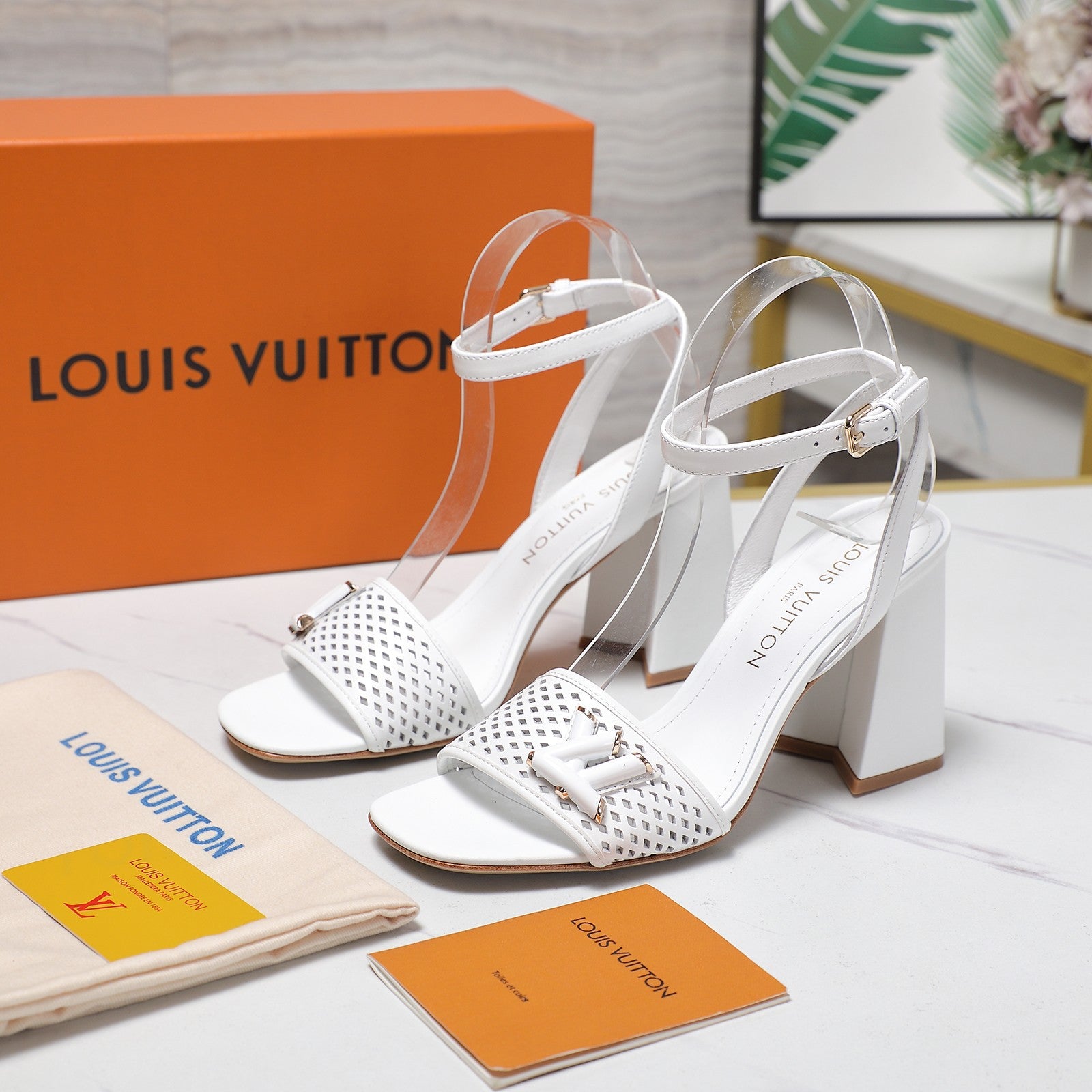 L sandals 1825043002