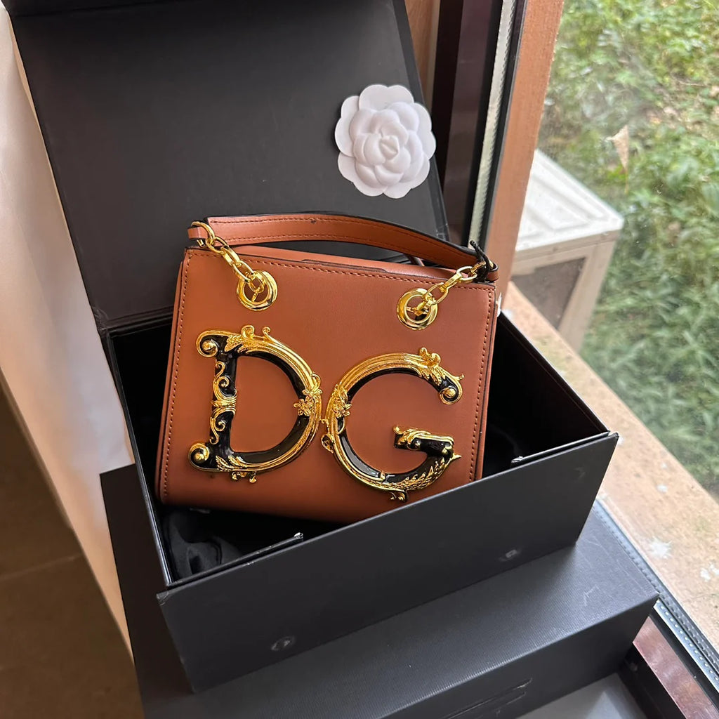 New Fashion Classic Versatile Handbag 1024070303