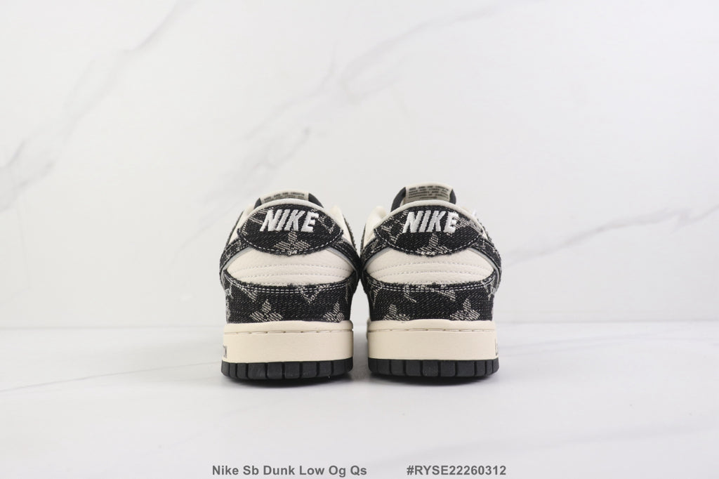 VV Air Force 1 Low-Top Collaboration Sneakers 26031308
