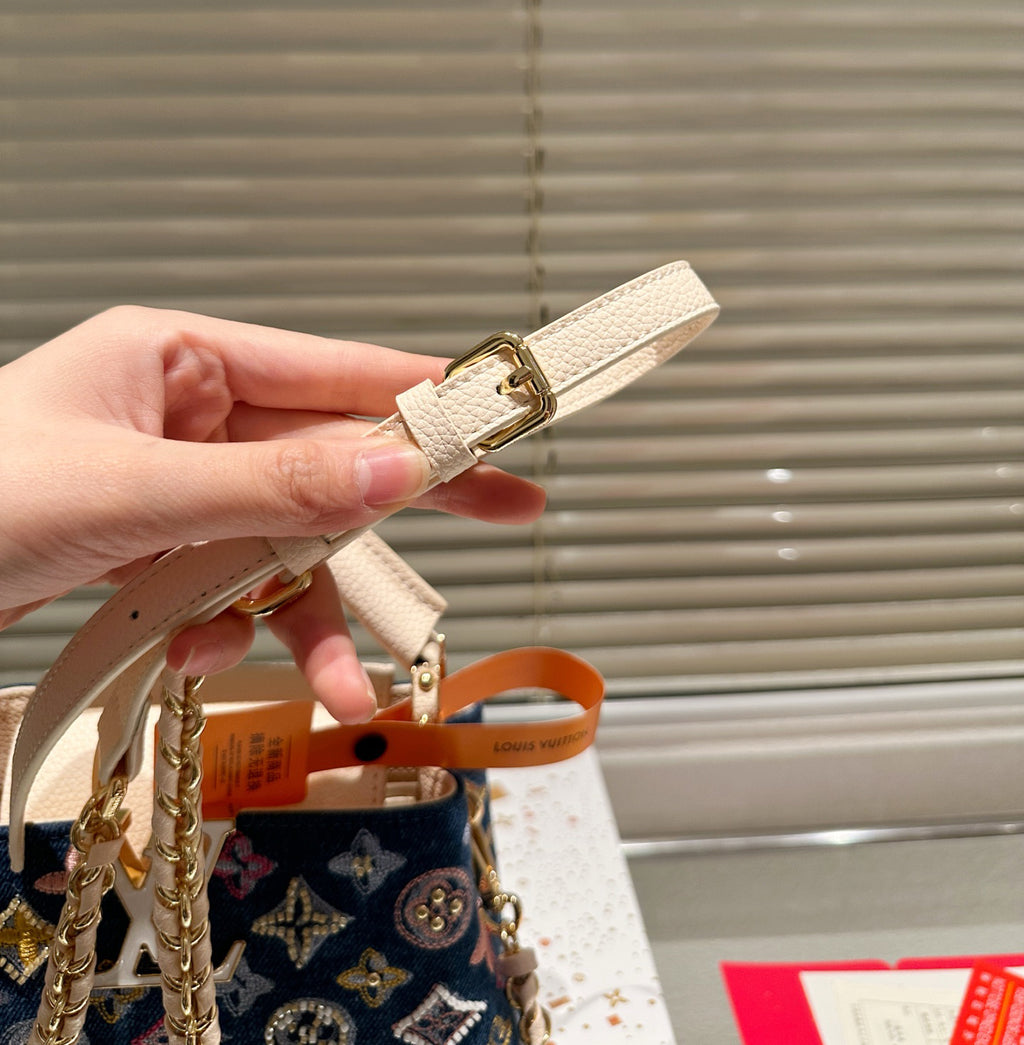 VV Capucines Handbag 1825120202
