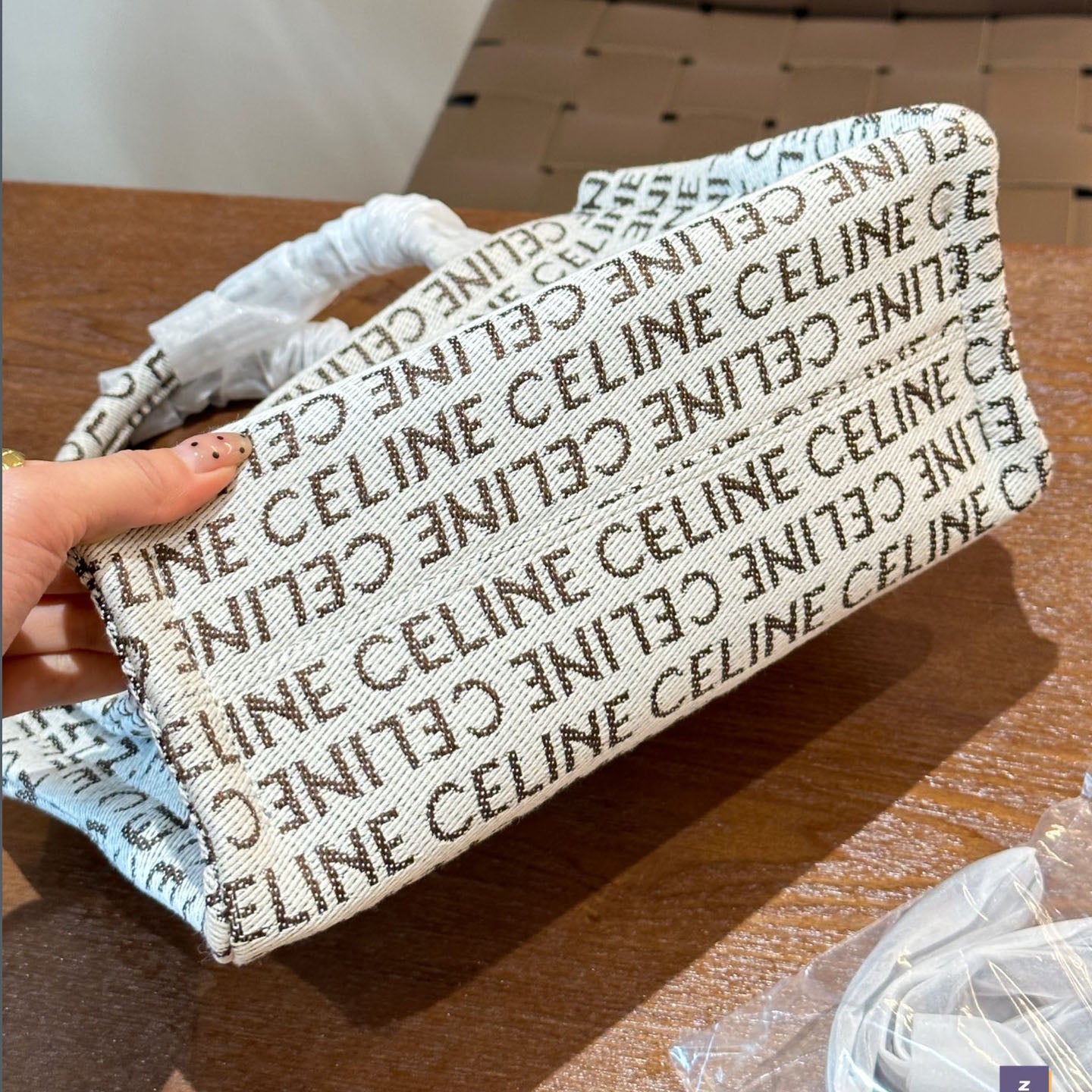 SEL 24 New Classic letter logo handbag XC24092412