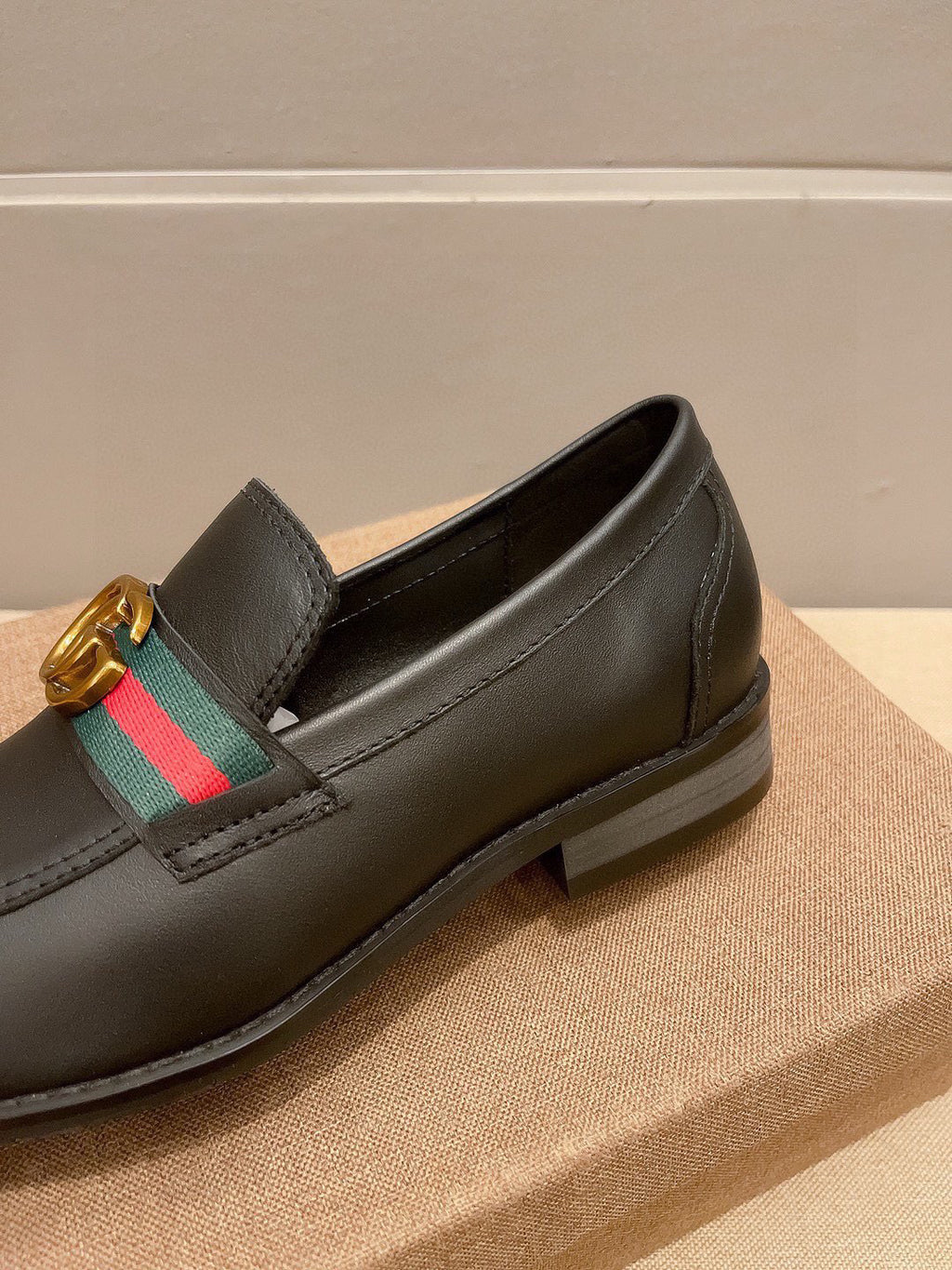 GUI New business-casual slip-on leather shoes  26072103