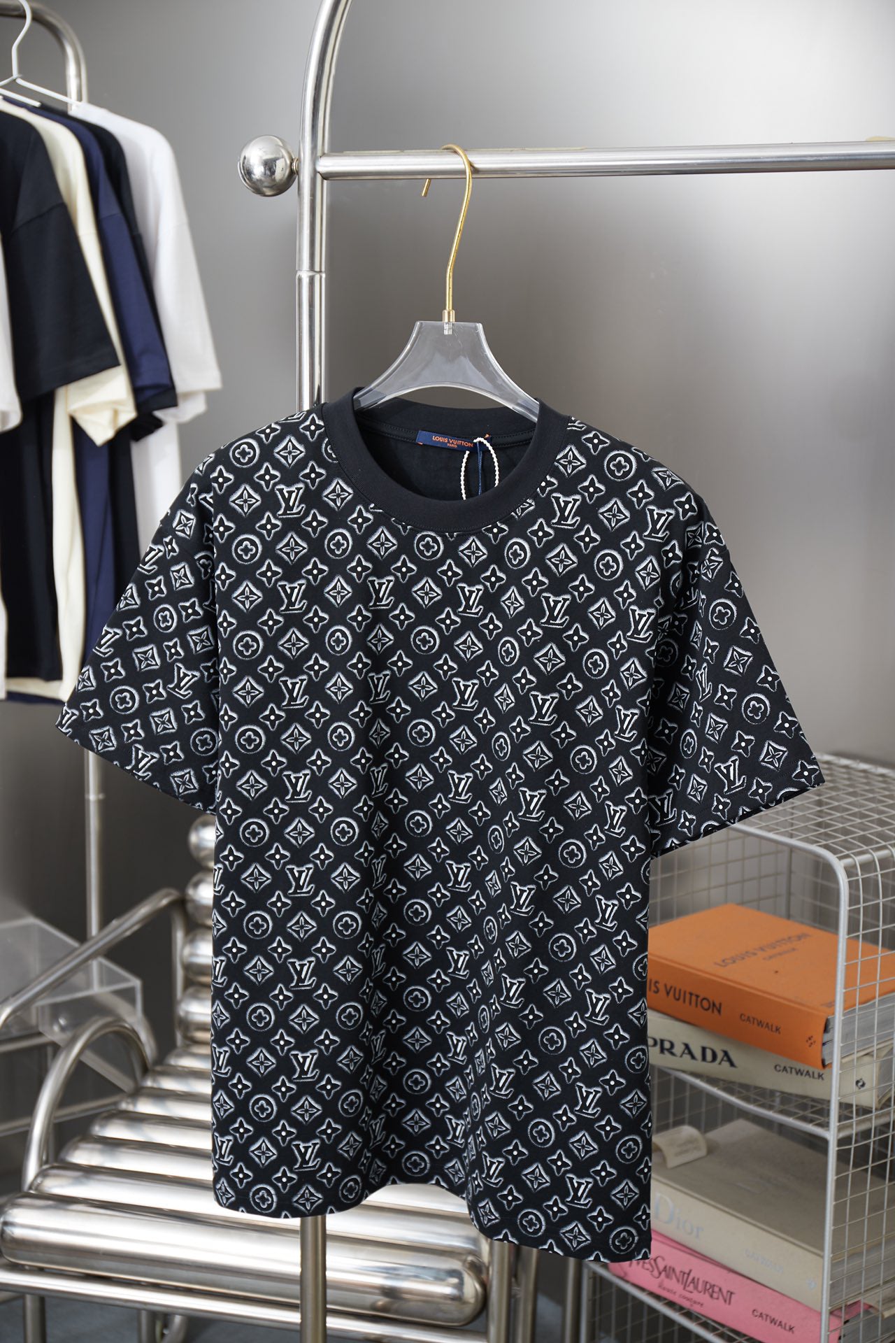 VV Embossed jacquard knit crew neck short sleeve 26032605