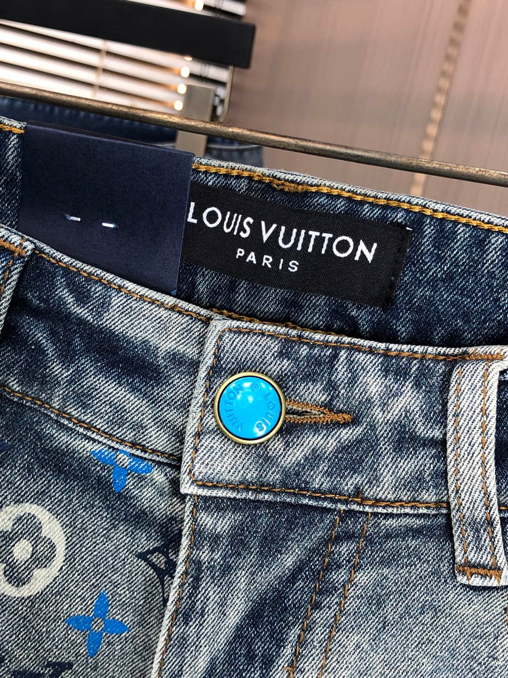 VV New stylish slim-fit straight leg jeans 26031108