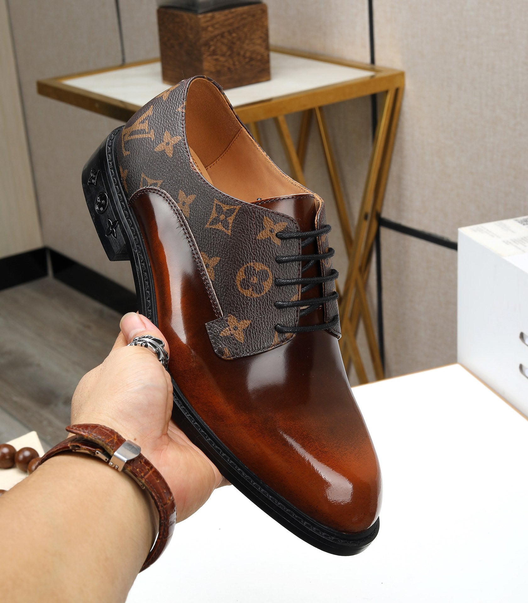 VV  Top-tier, original-quality formal business leather shoes  26072106