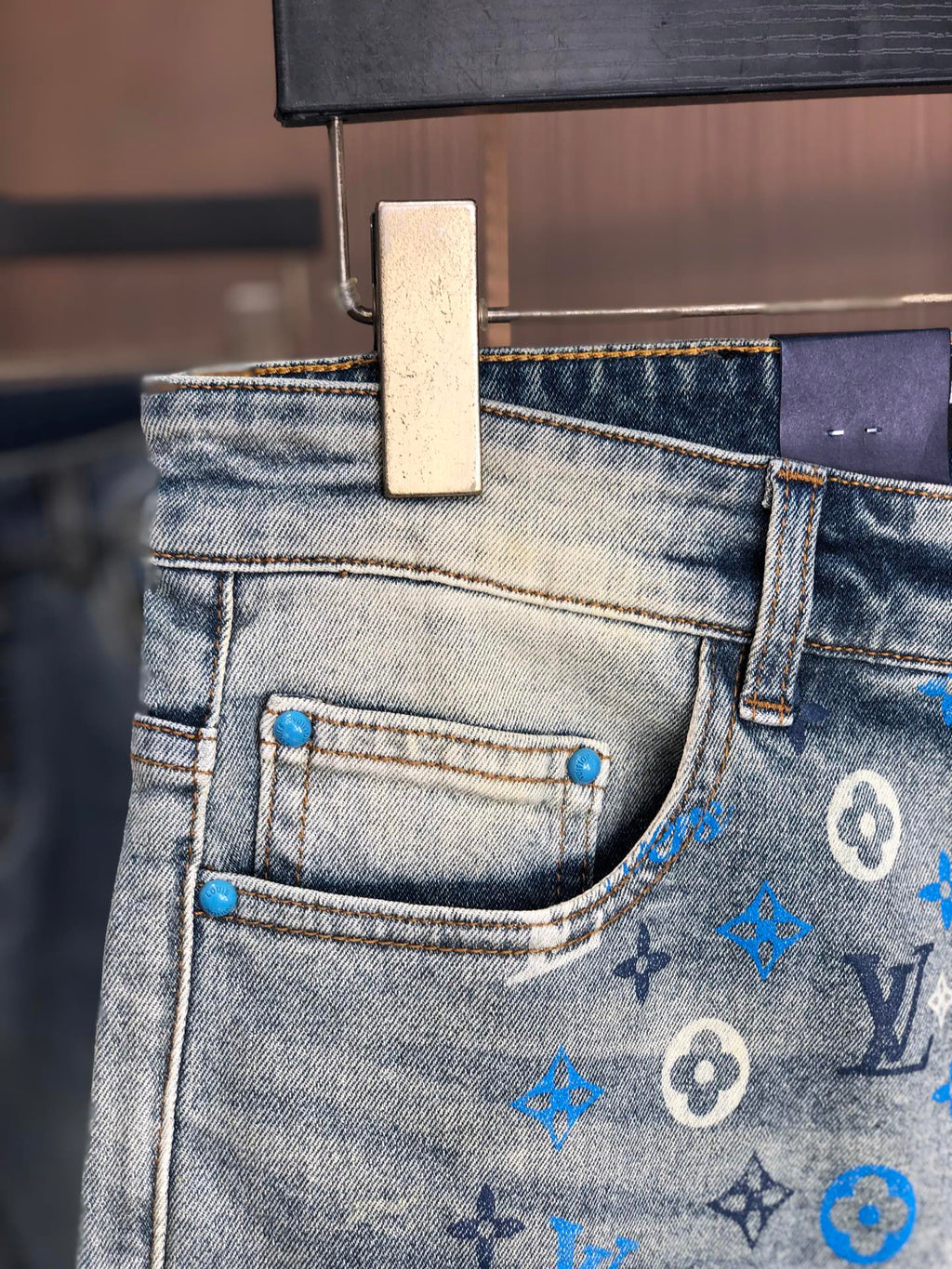 VV New stylish slim-fit straight leg jeans 26031108