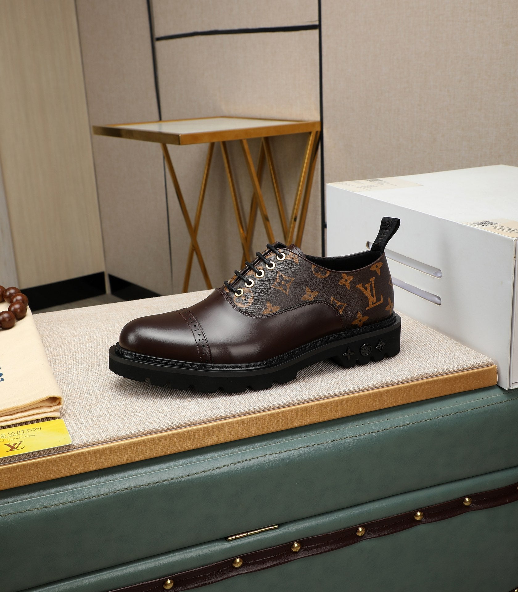 VV Stylish and classic men's business leather shoes 26072108