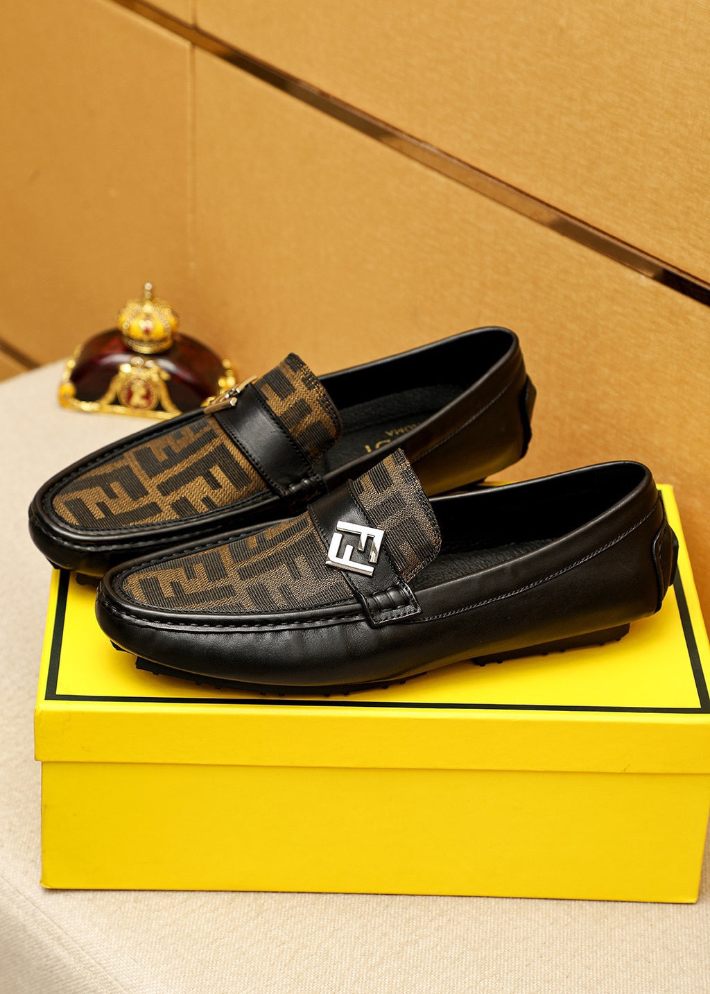 FD Embossed upper of moccasins 26040302