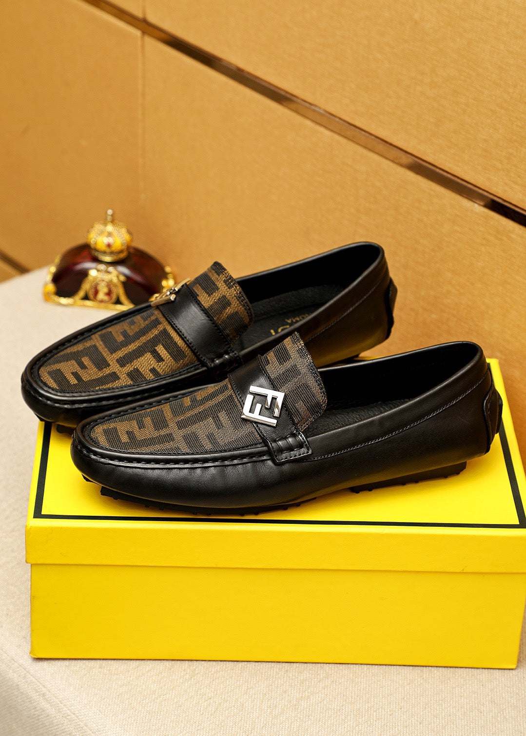 FD Embossed upper of moccasins 26040302