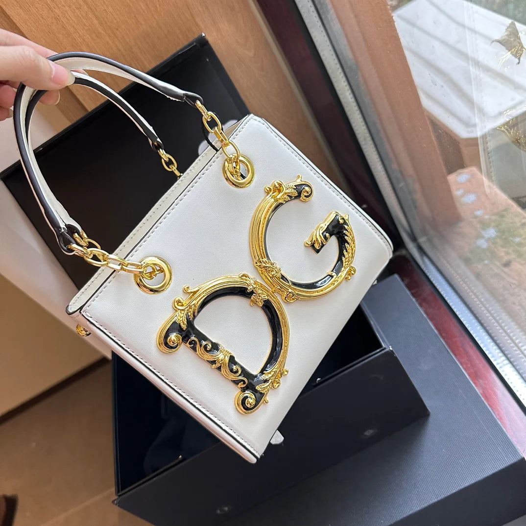 New Fashion Classic Versatile Handbag 1024070303