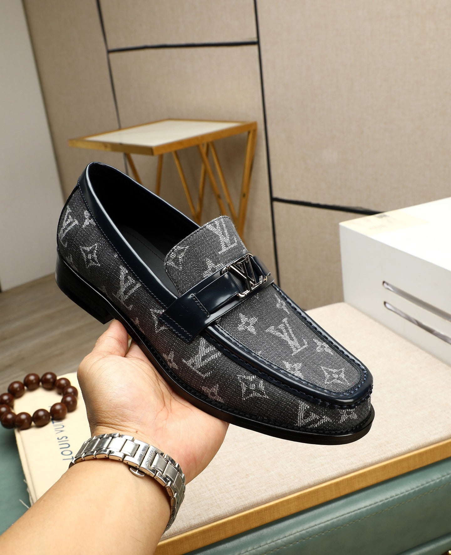 VV New top-quality loafers 26070605