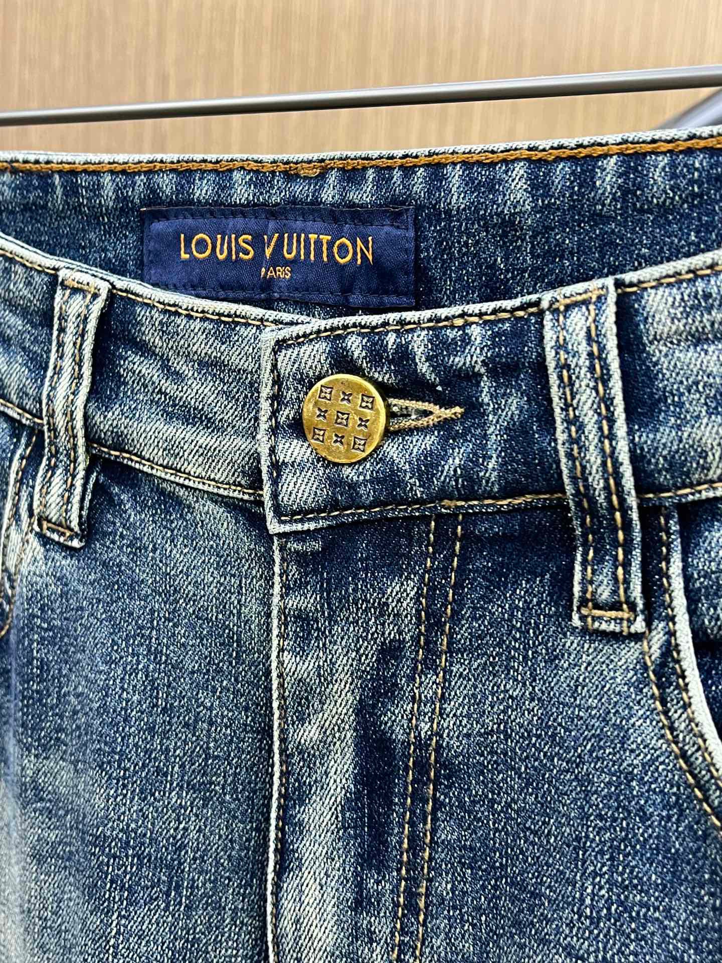 VV Latest jeans 26031102