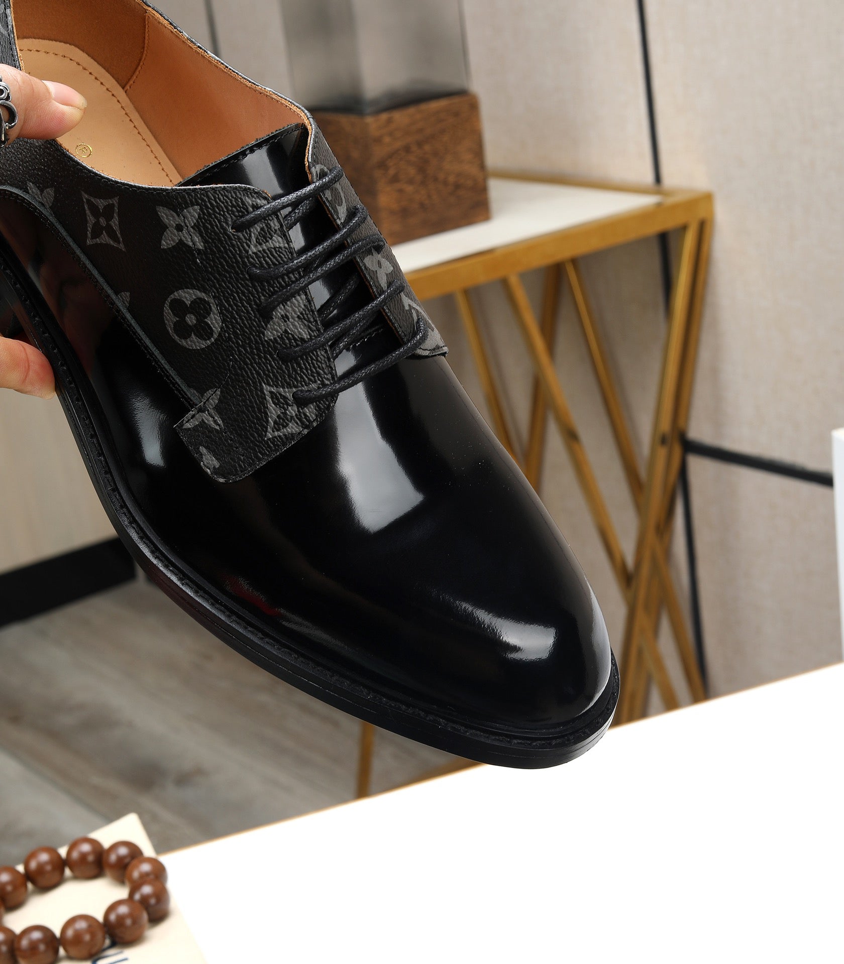 VV  Top-tier, original-quality formal business leather shoes  26072106