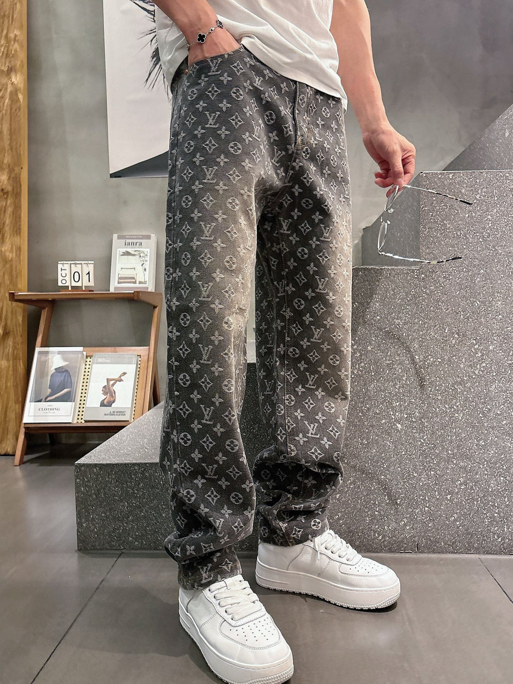 VV New Autumn/Winter Original Denim Jeans  26010702