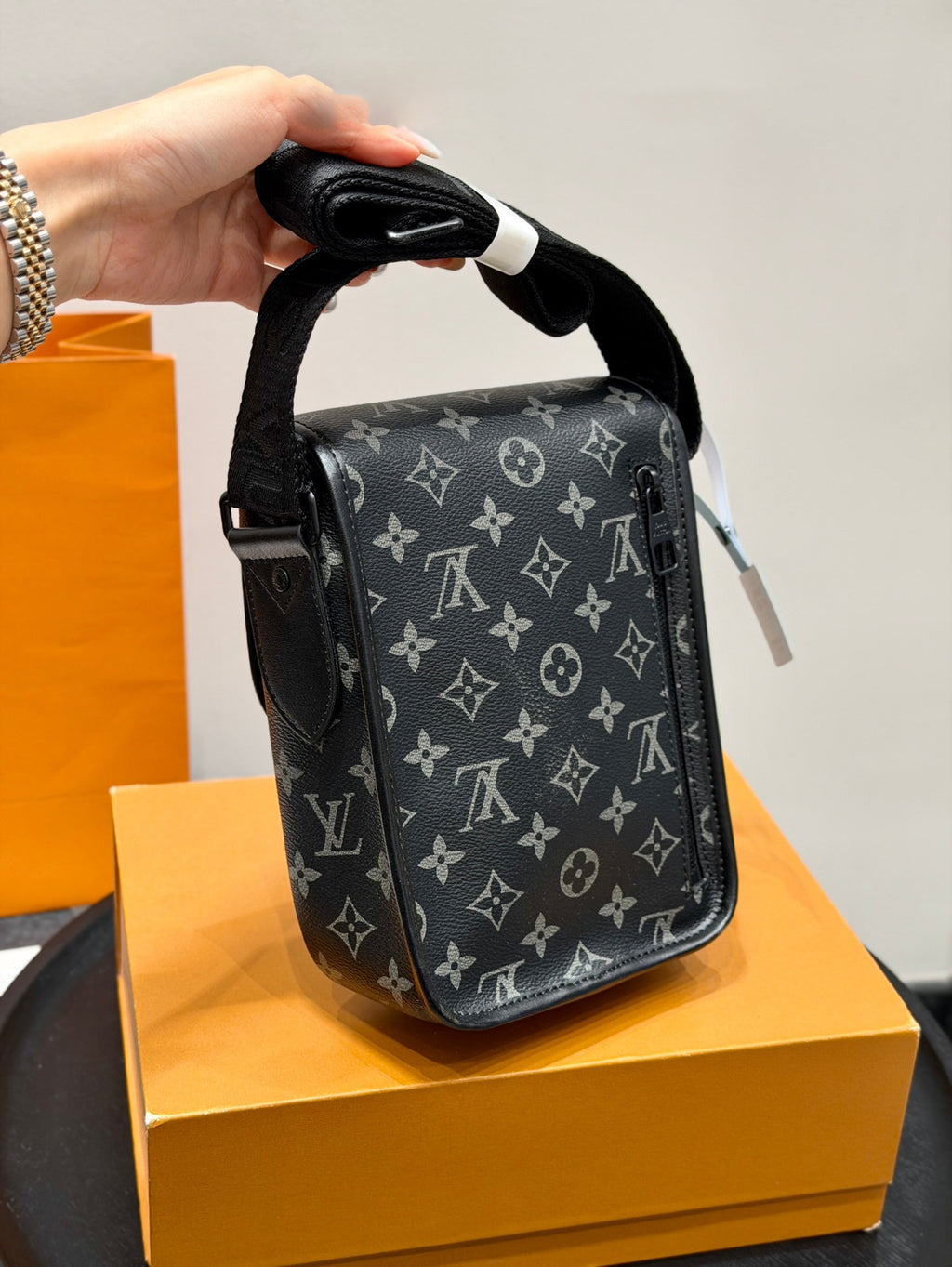 VV Monogram Phone Pouch 26031302