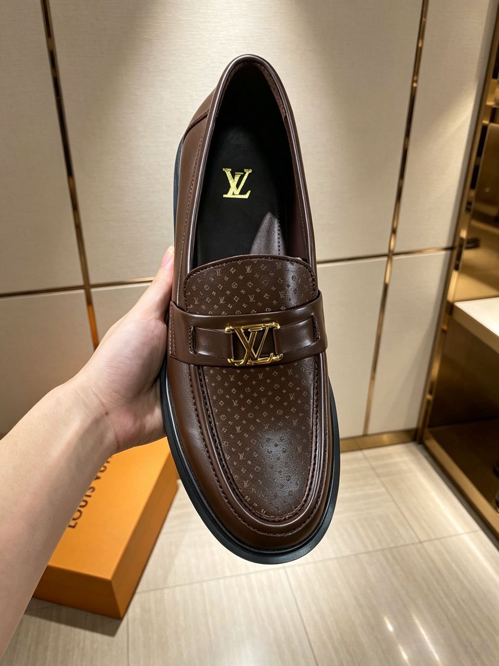VV Top quality classic loafers 26070311