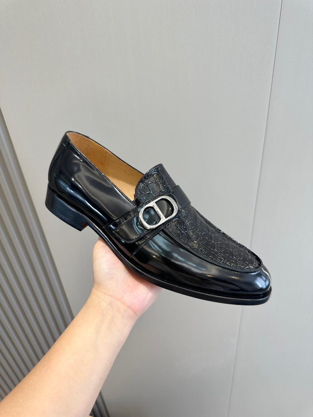 CD Men's 1:1 Genuine Leather Sole Loafers 26070602